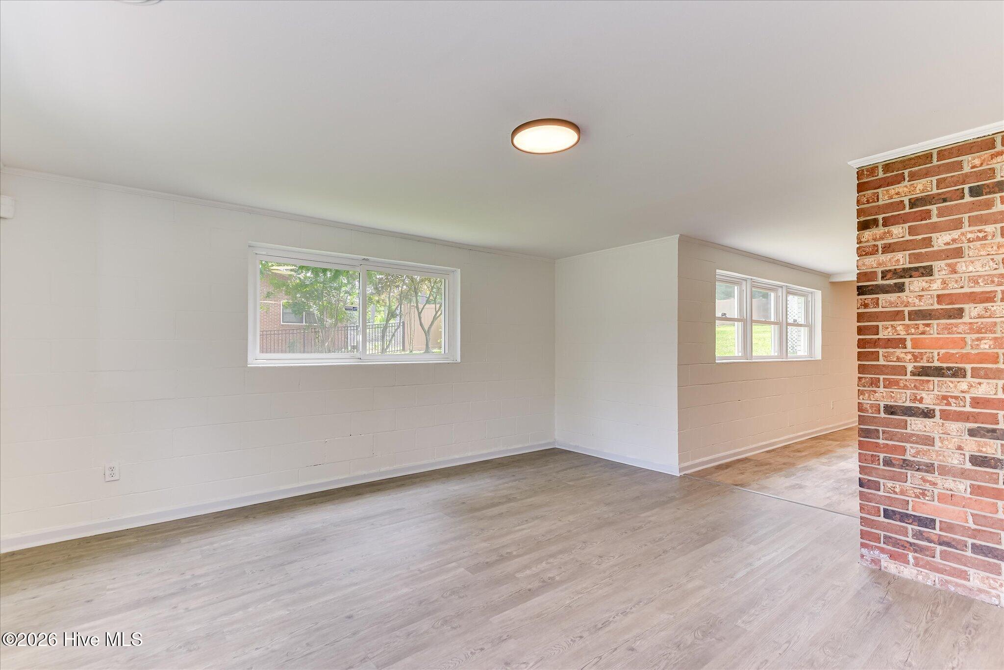 501 Hampton Avenue Property Photo 43