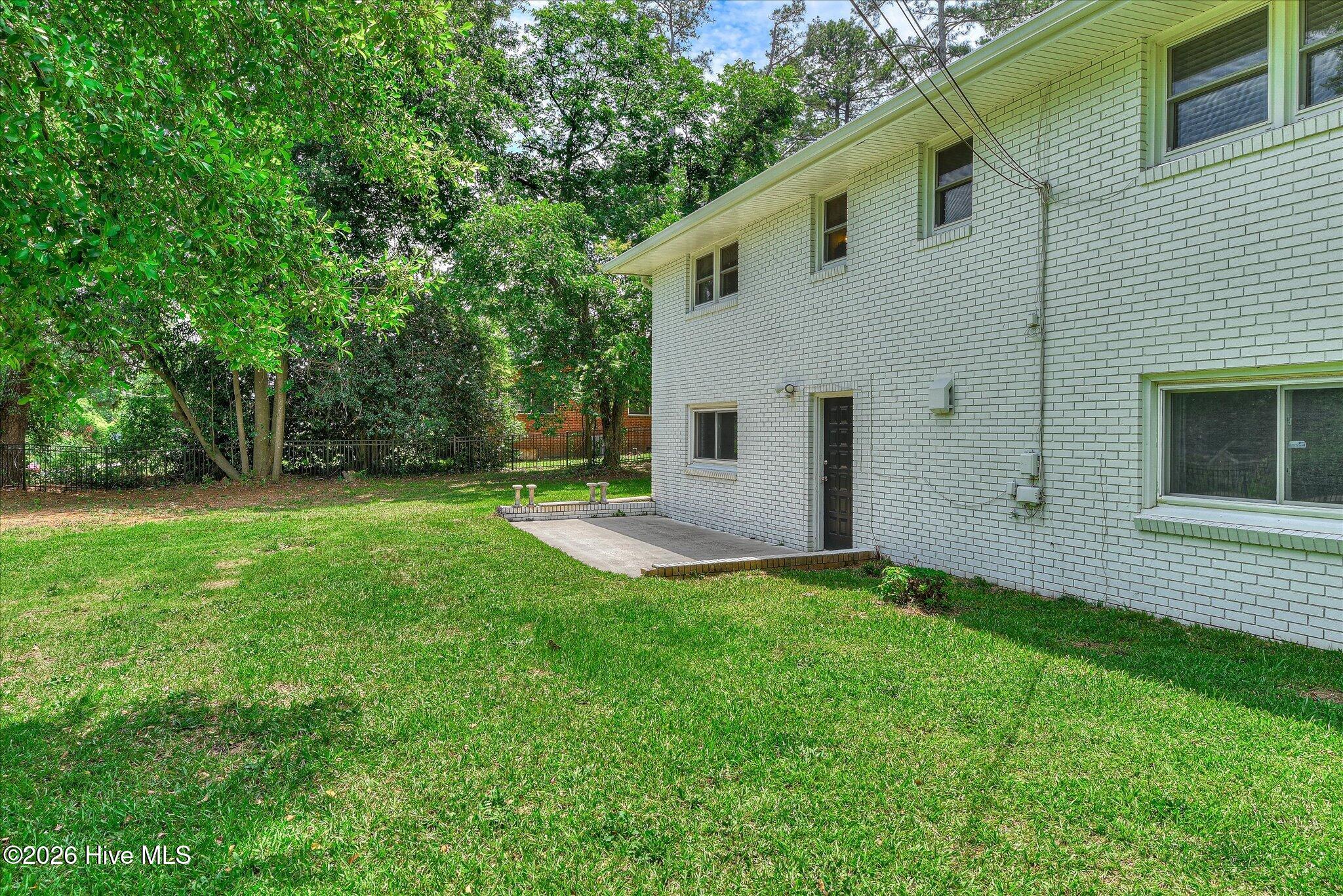 501 Hampton Avenue Property Photo 50