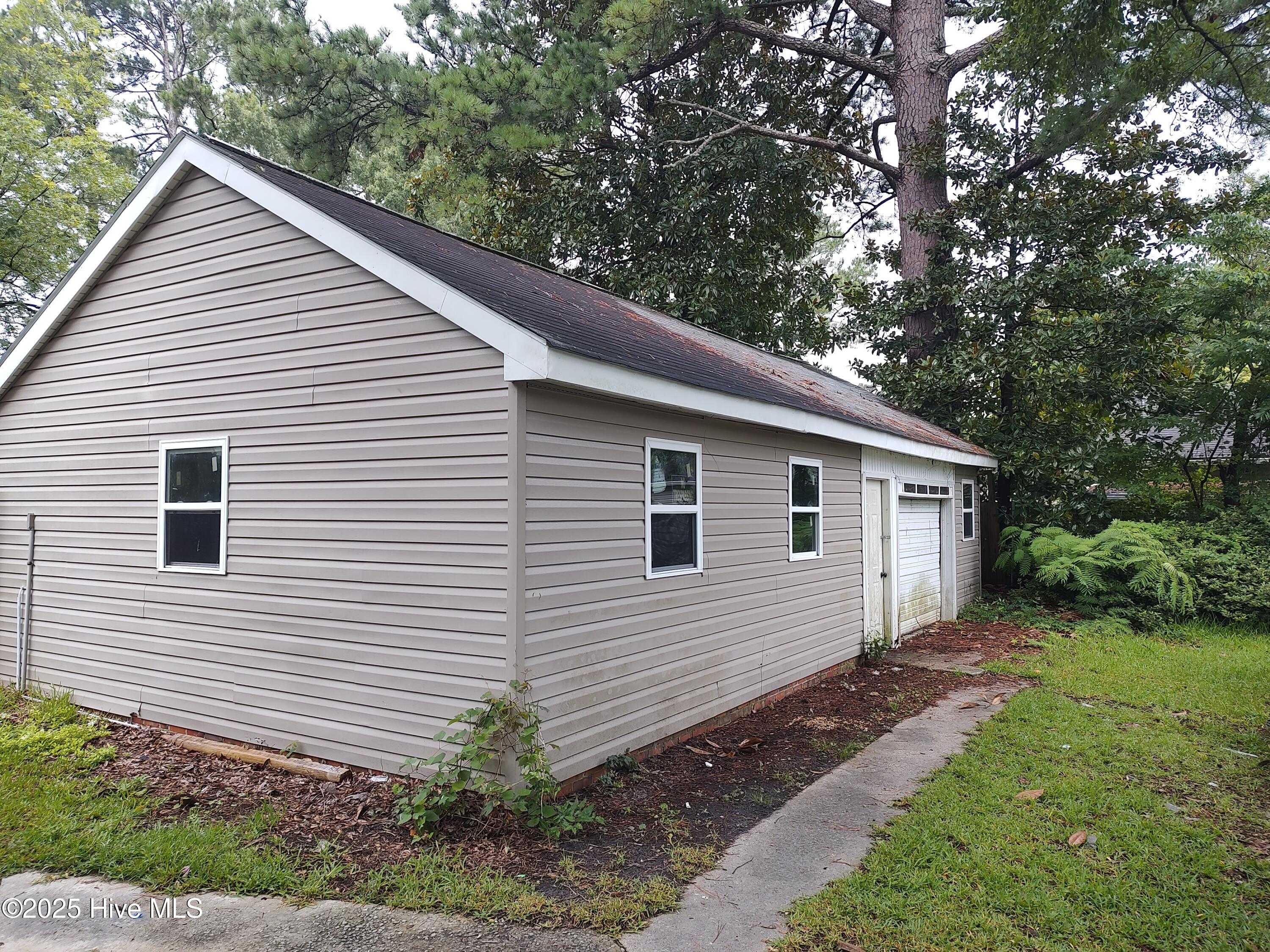 515 Jefferson Avenue Property Photo 4