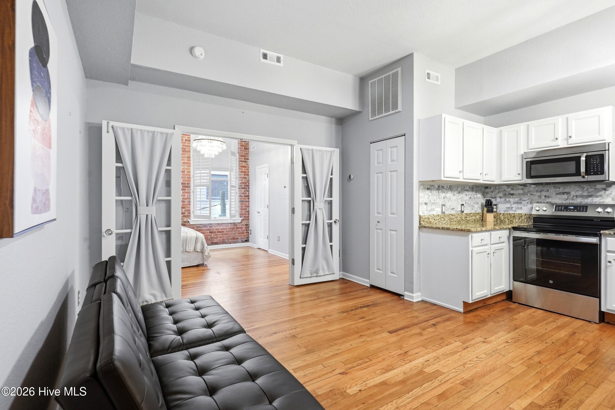 304 N Front Street Apt E Property Photo 6
