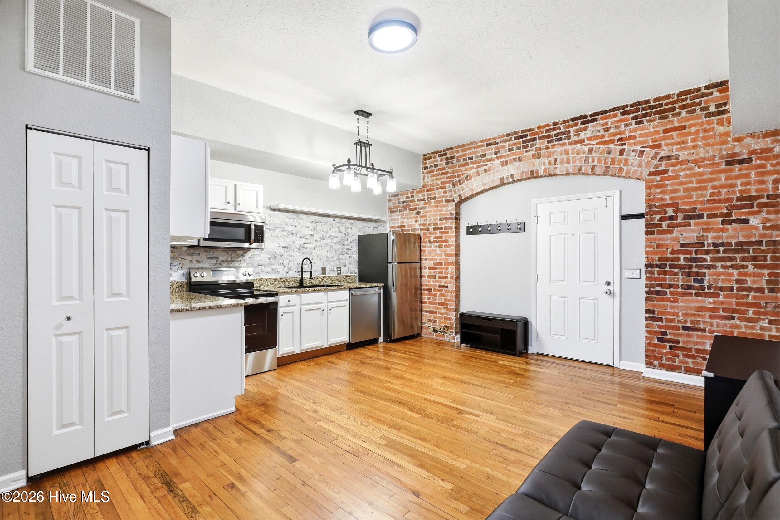 304 N Front Street Apt E Property Photo 7