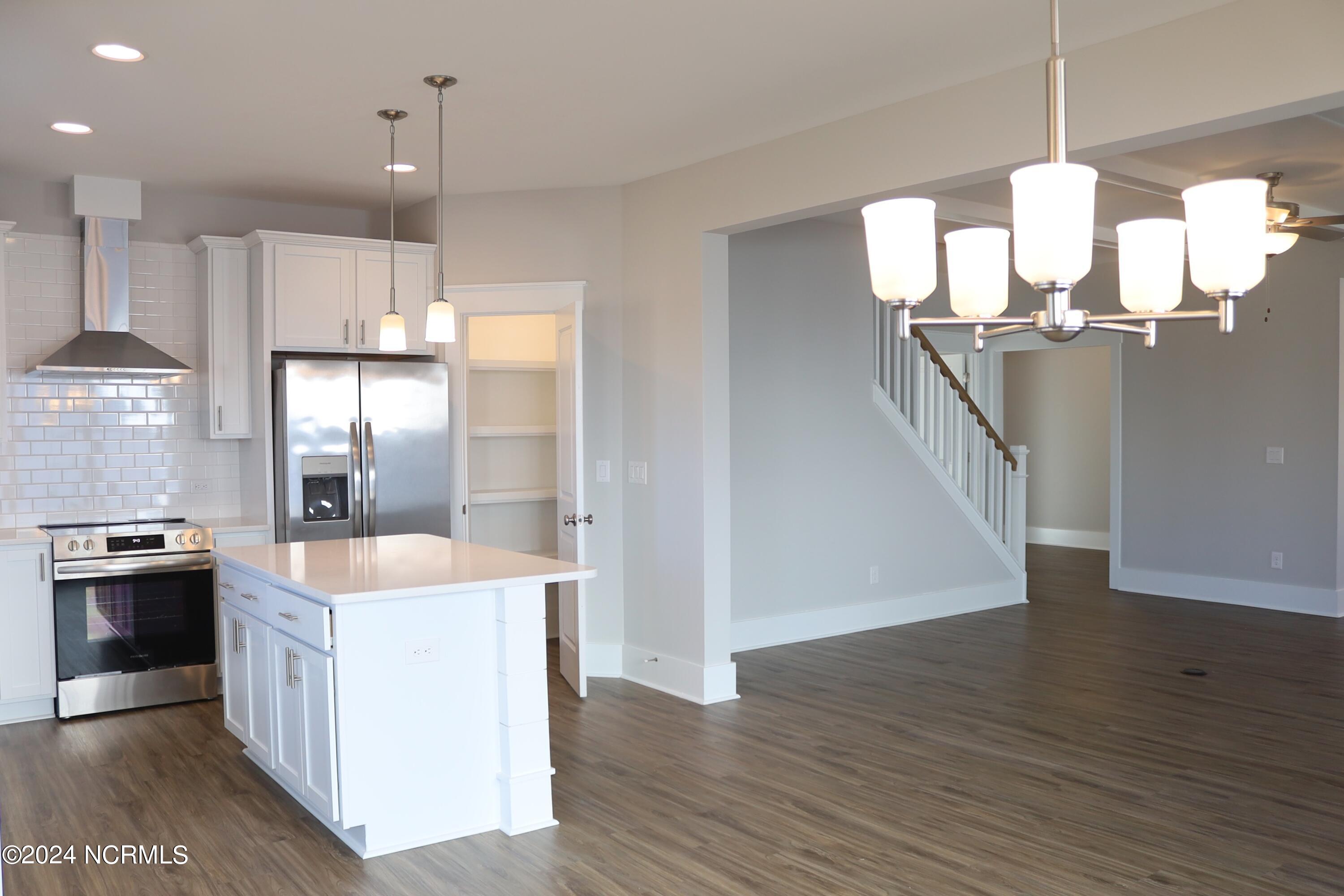 21 E Singing Avenue Property Photo 7