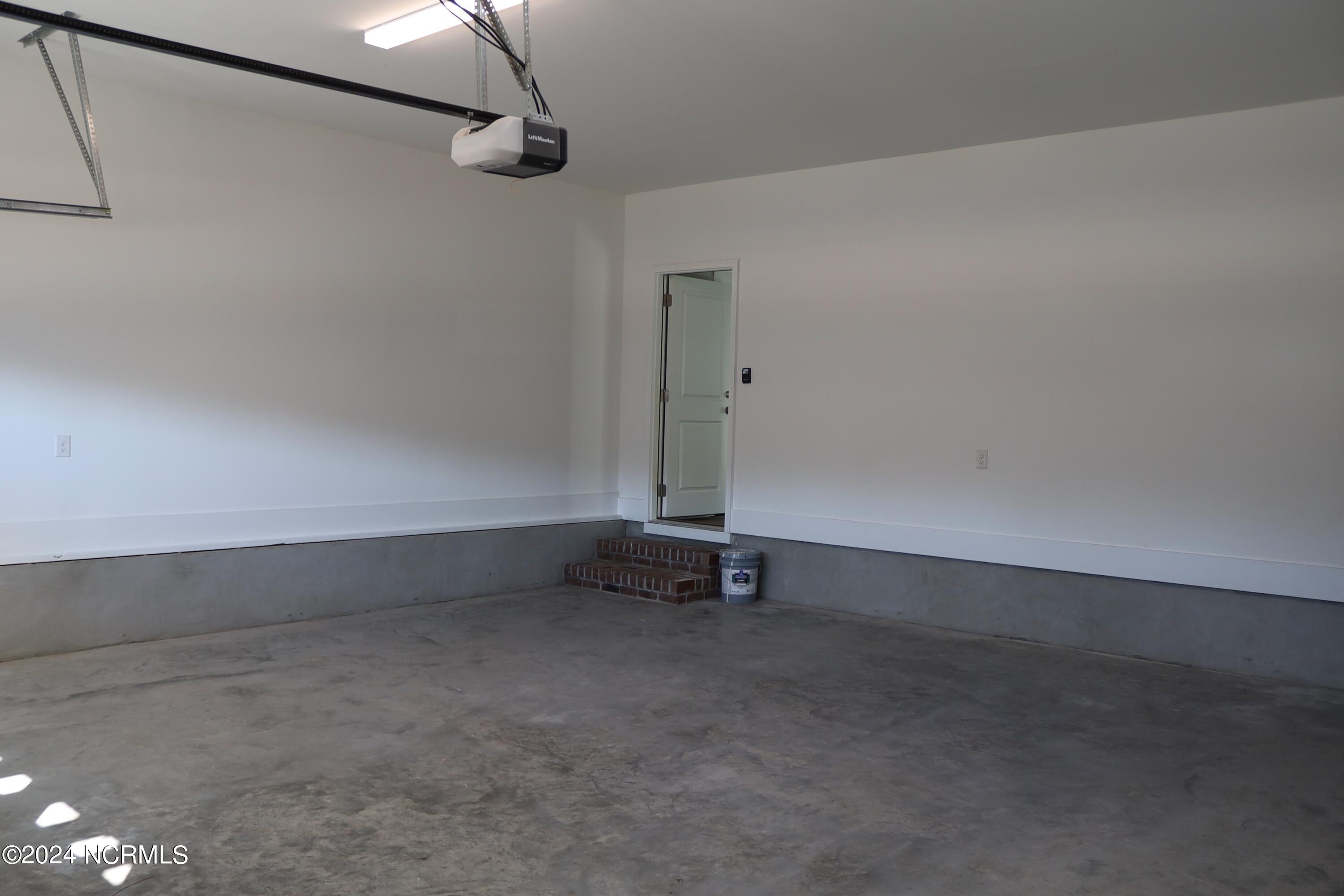 21 E Singing Avenue Property Photo 28