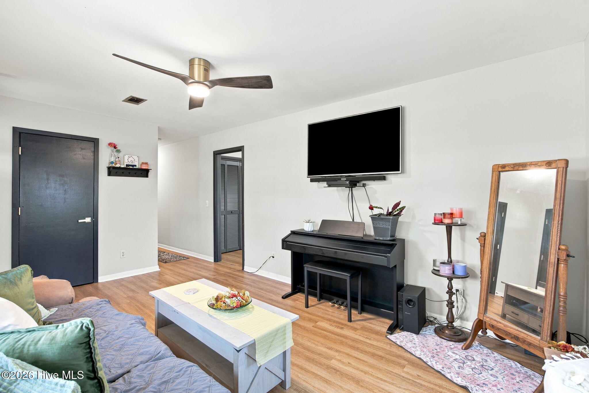 209 Cathay Road Property Photo 11