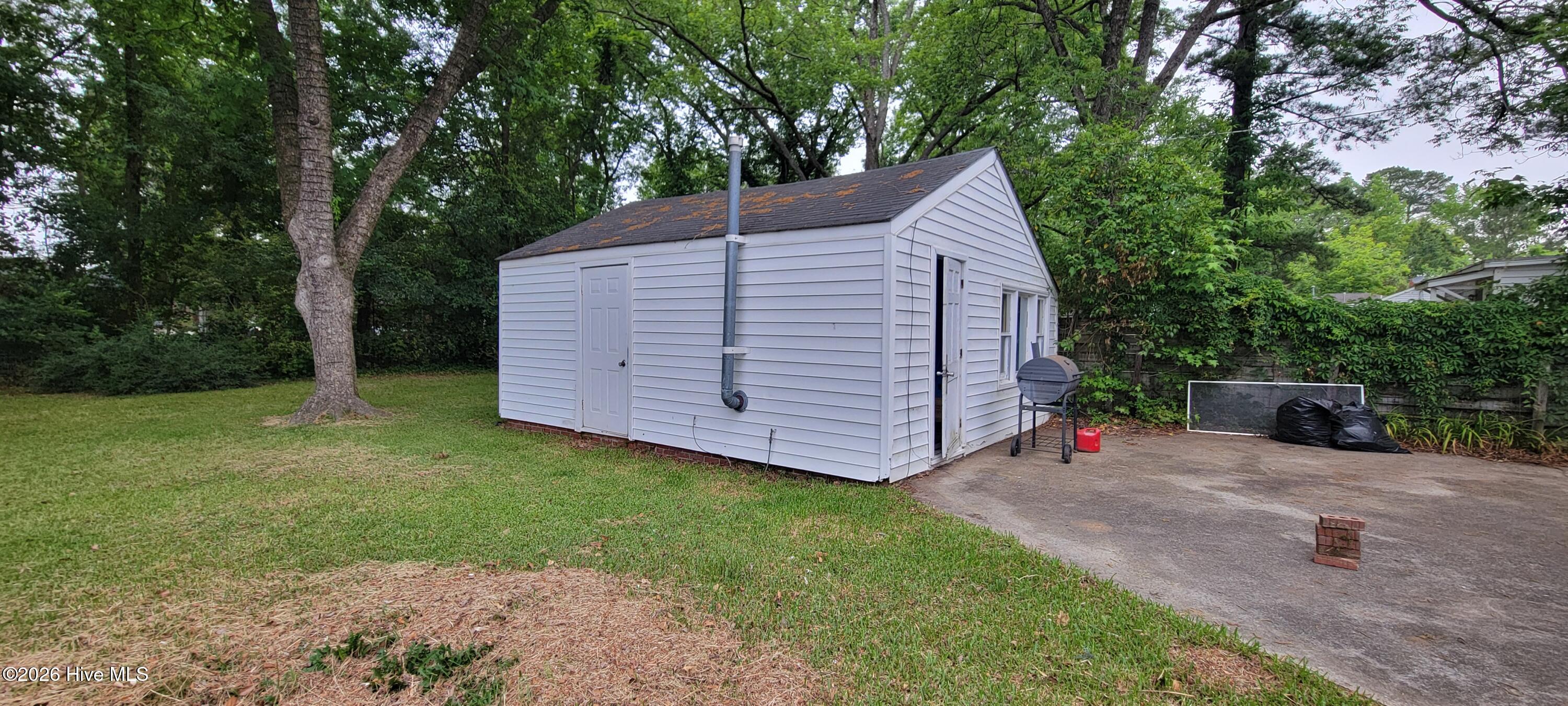 329 E 11th Street Property Photo 5