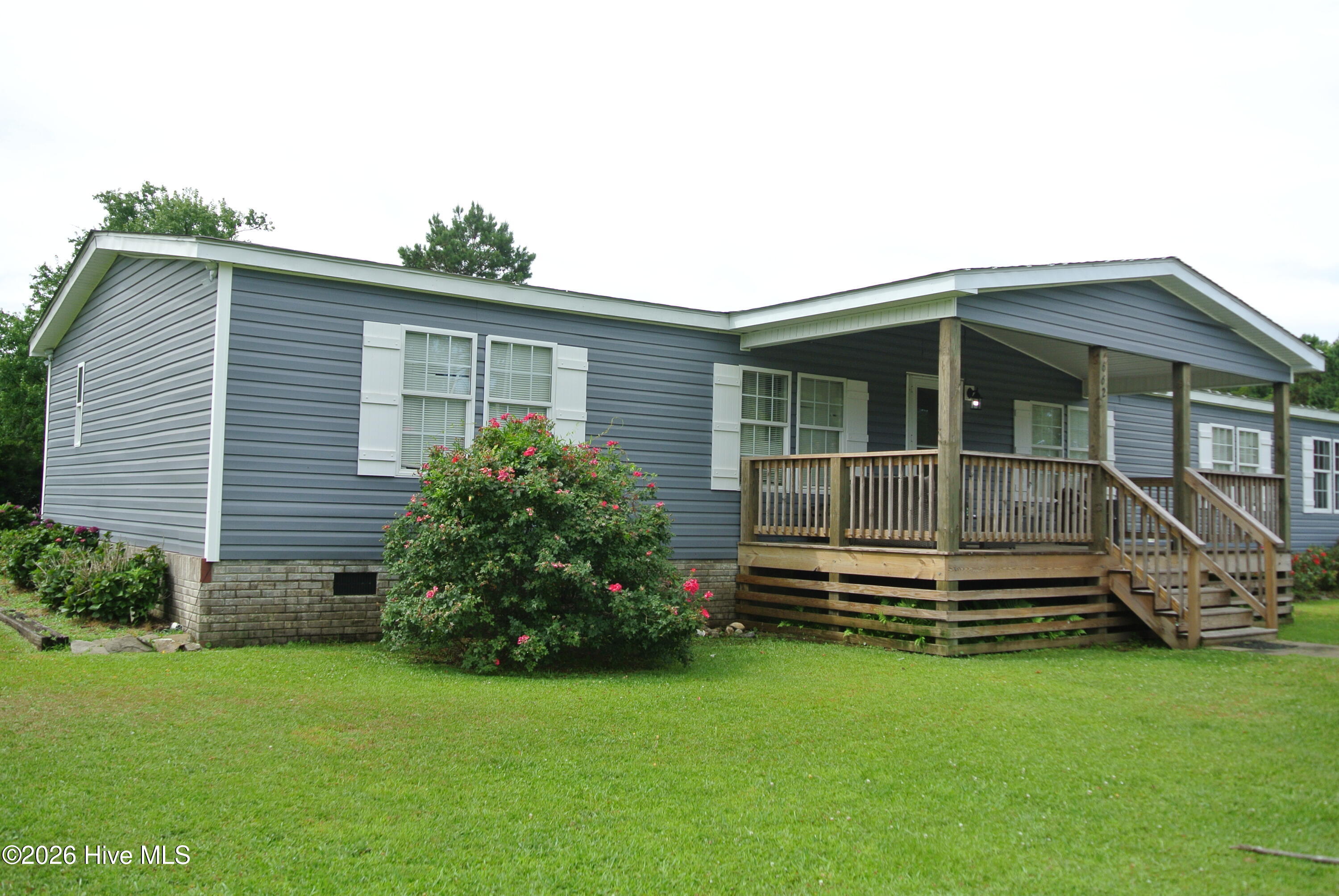 662 Straits Road Property Photo 1