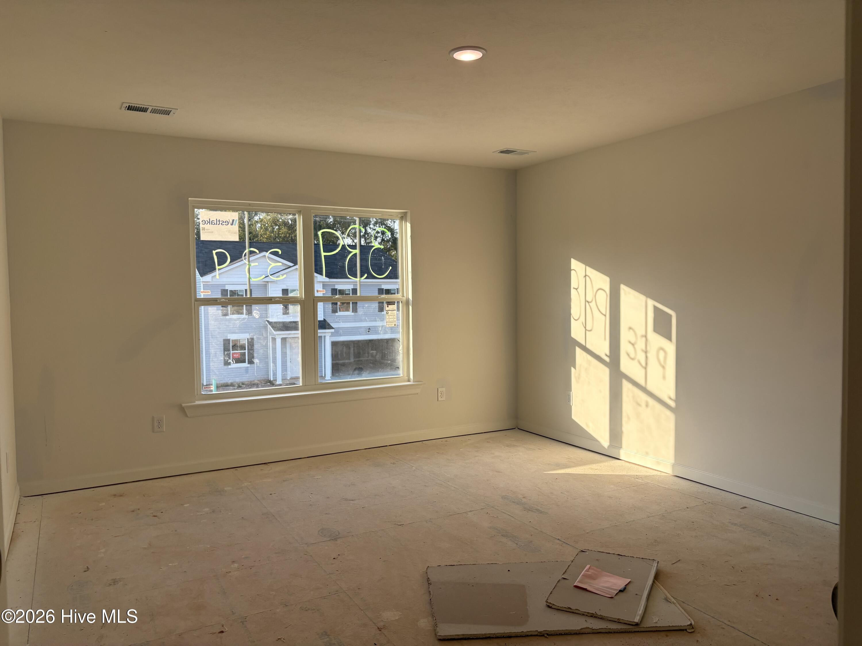 2066 Lonsdale Drive Dh339 Property Photo 7