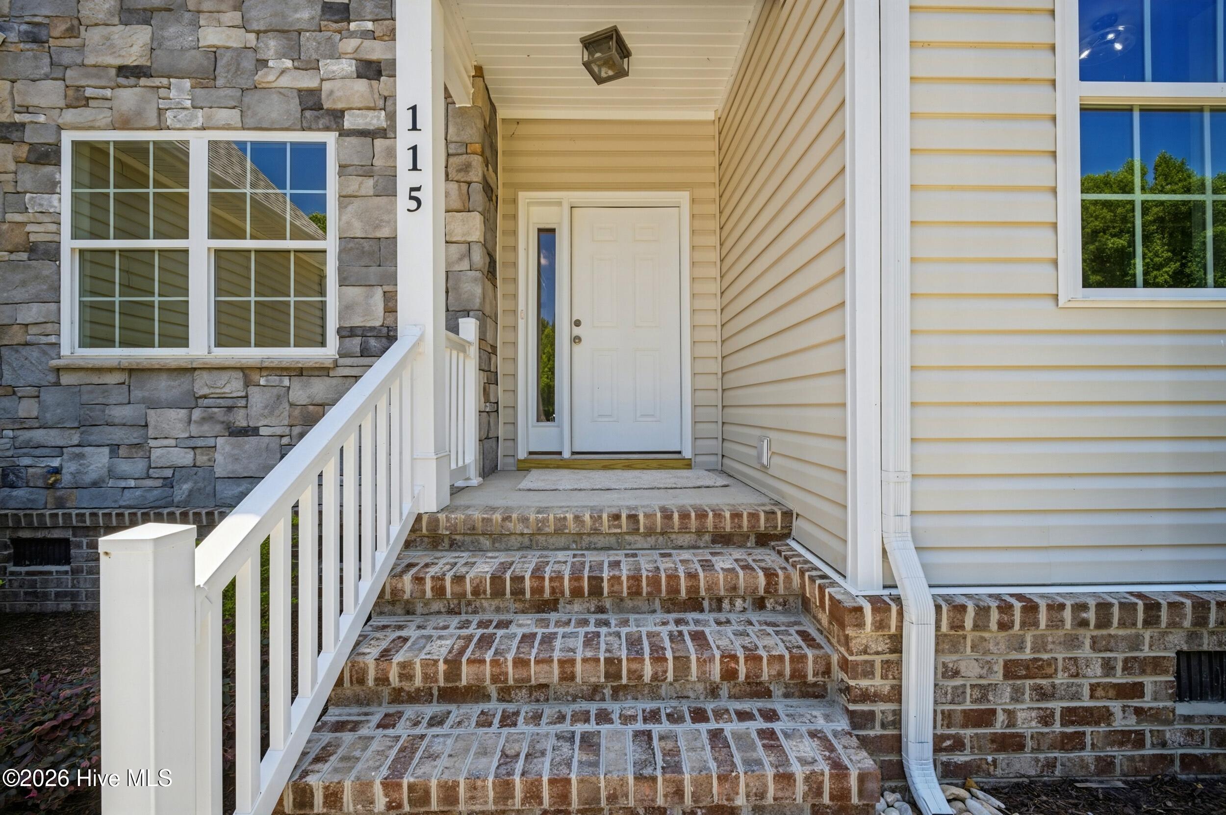 403 Pointe Vista Drive Property Photo 5