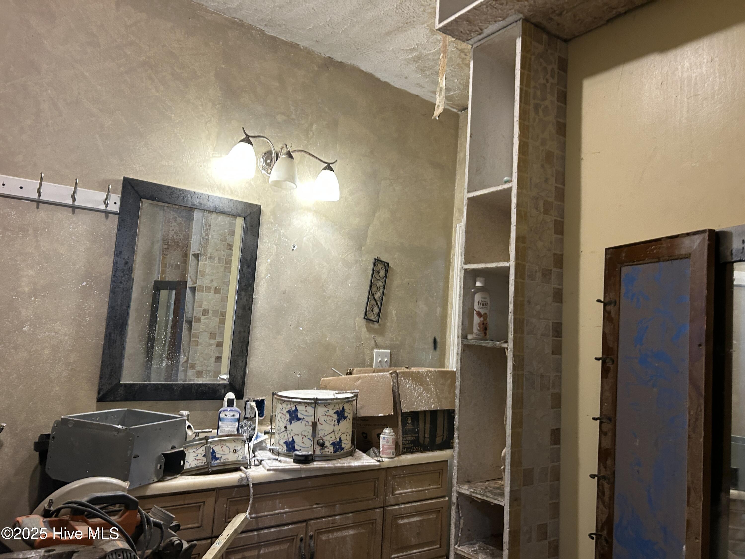 211 E Elm Street Property Photo 2