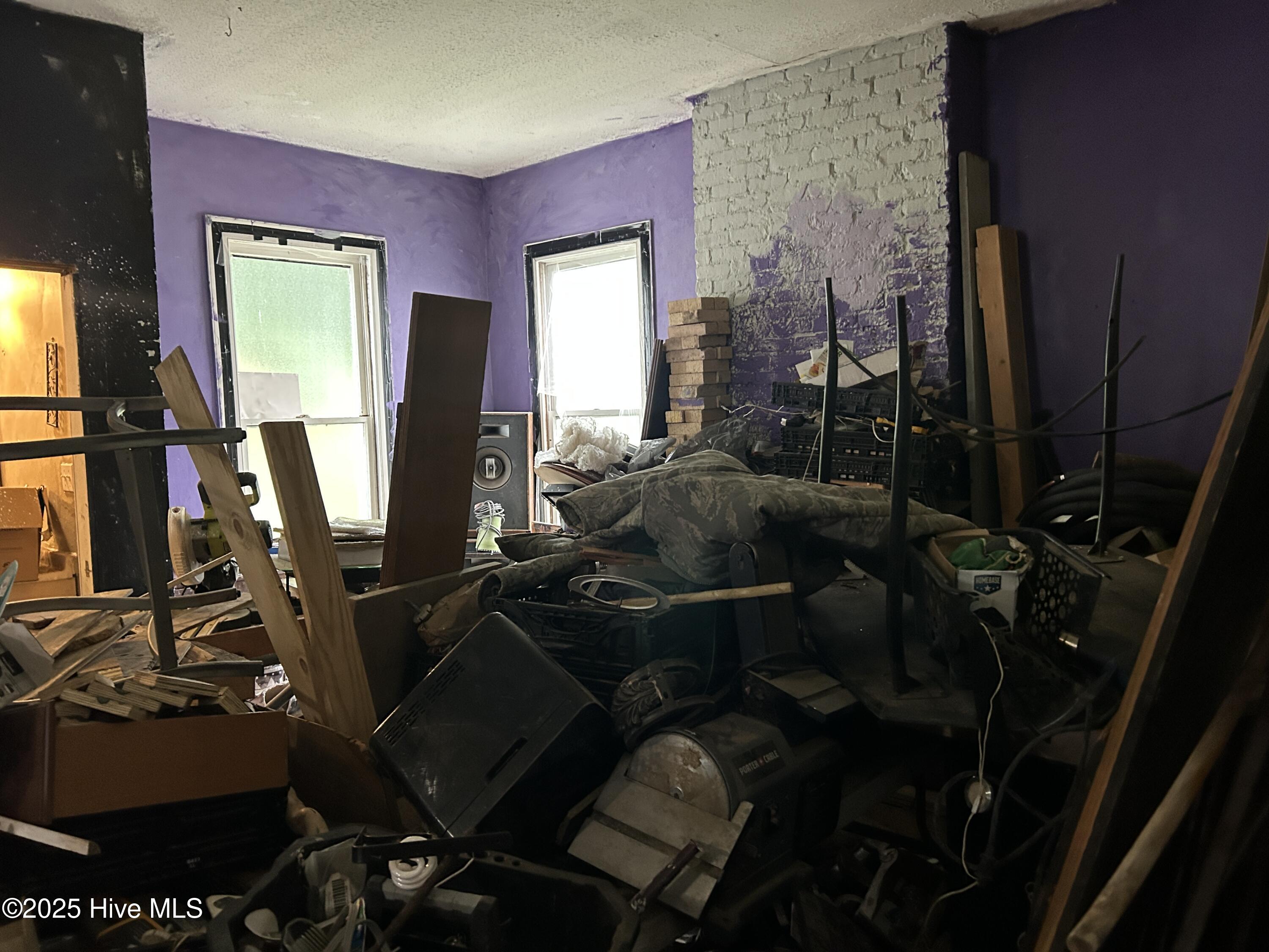 211 E Elm Street Property Photo 7