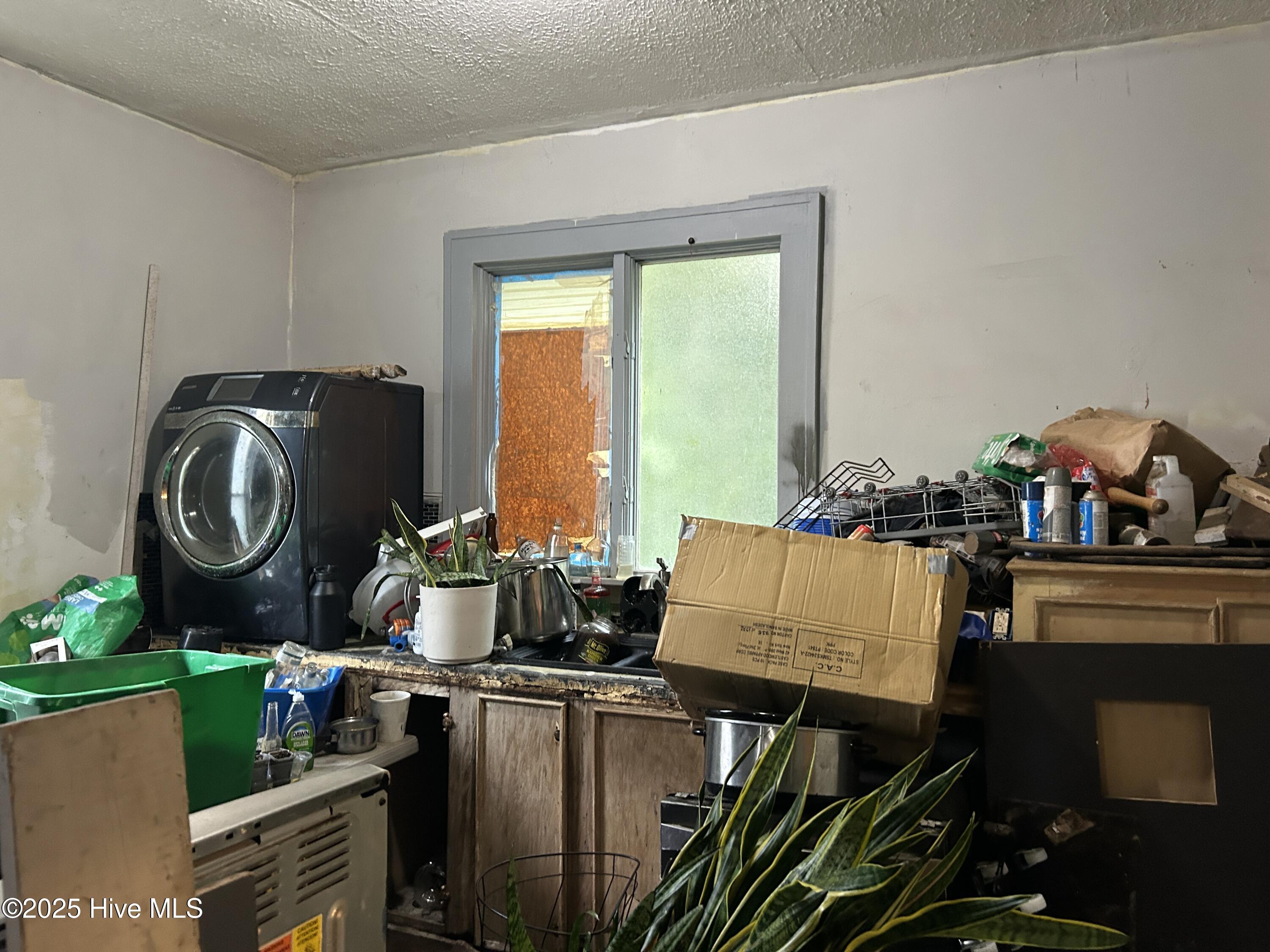 211 E Elm Street Property Photo 9