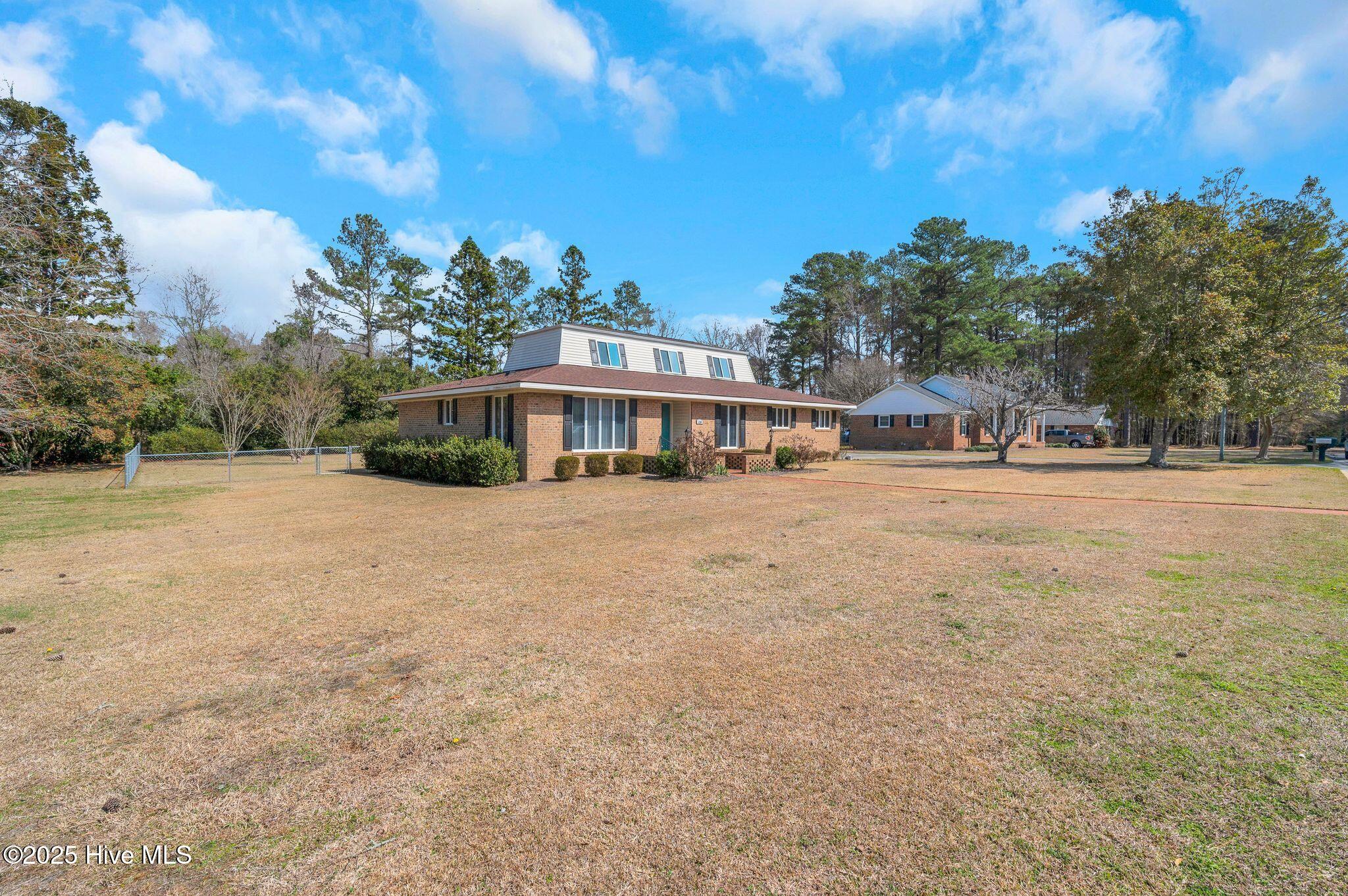 320 Pinecrest Drive Property Photo 1