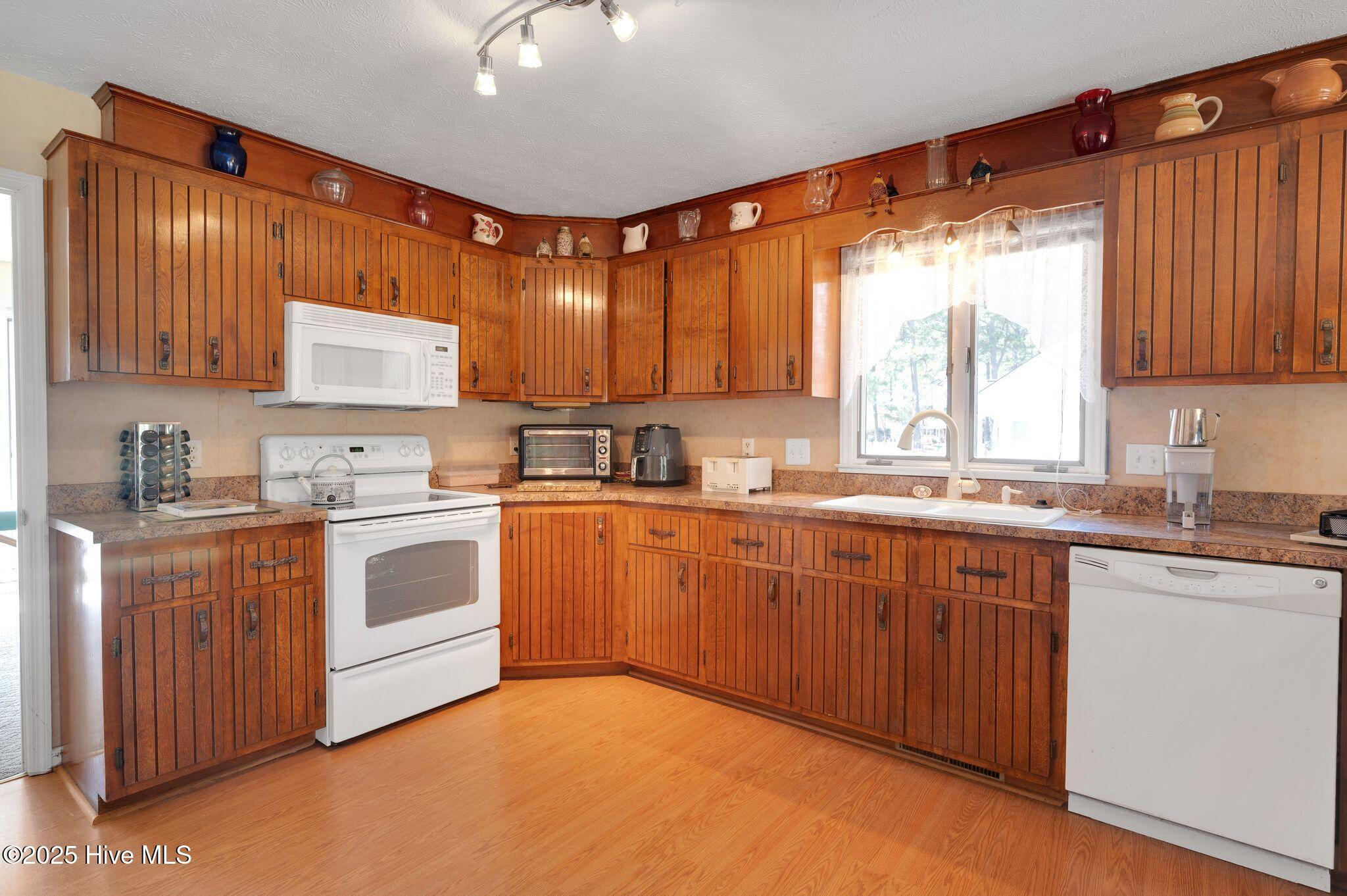 320 Pinecrest Drive Property Photo 9