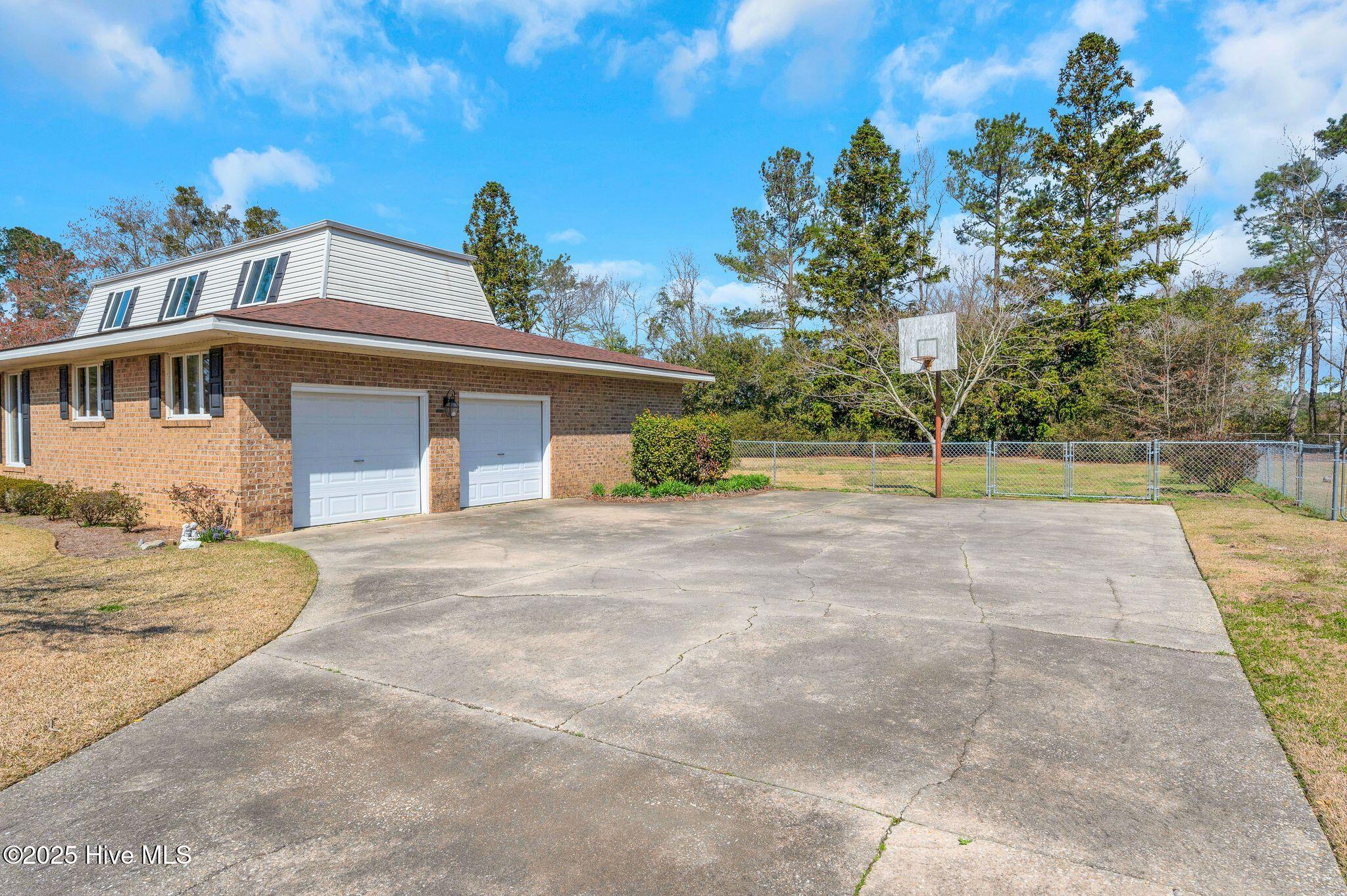 320 Pinecrest Drive Property Photo 28