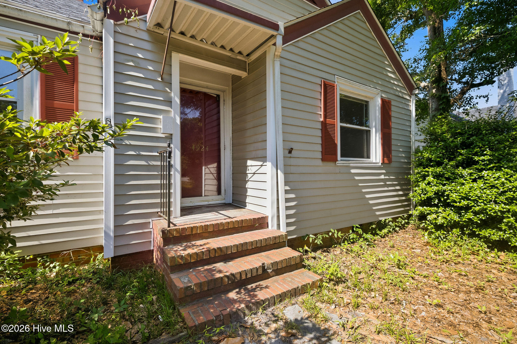 4924 Oleander Drive Property Photo 2