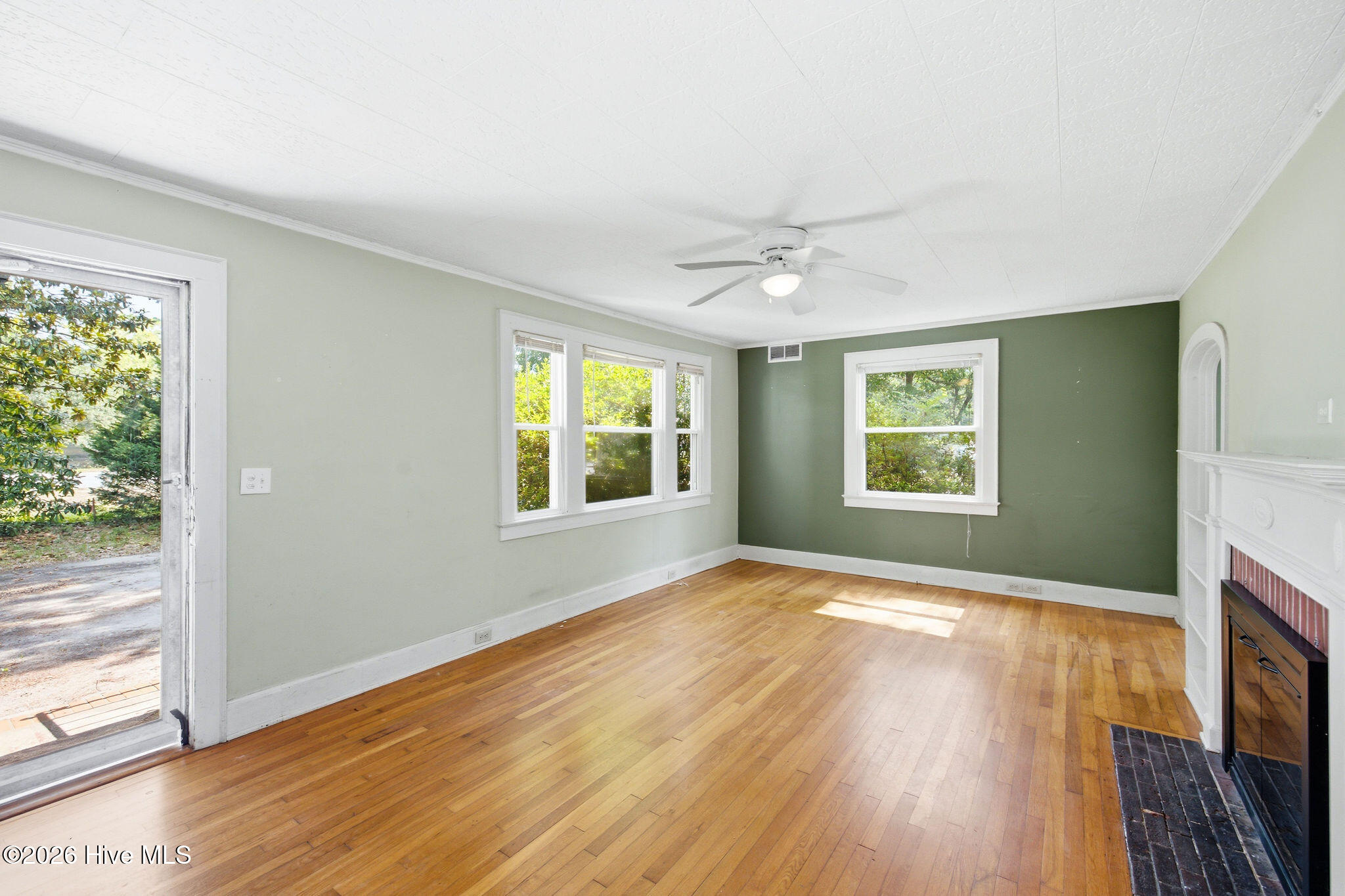 4924 Oleander Drive Property Photo 3