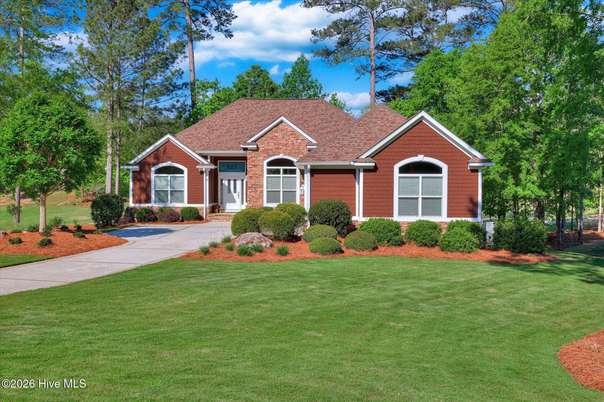 127 Laurens Drive Property Photo 1