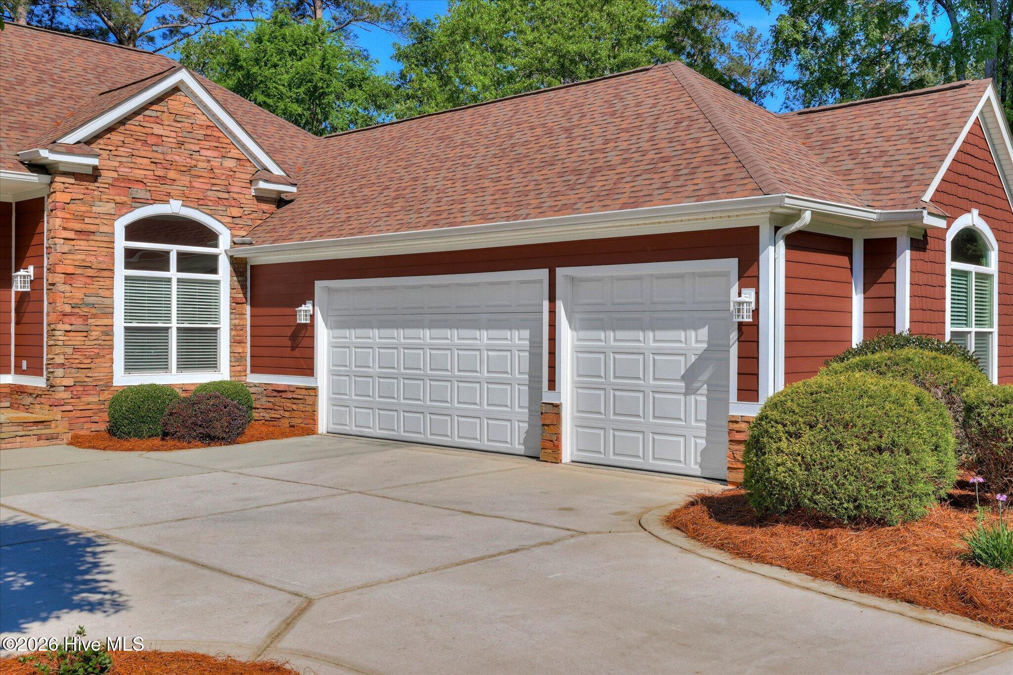 127 Laurens Drive Property Photo 3