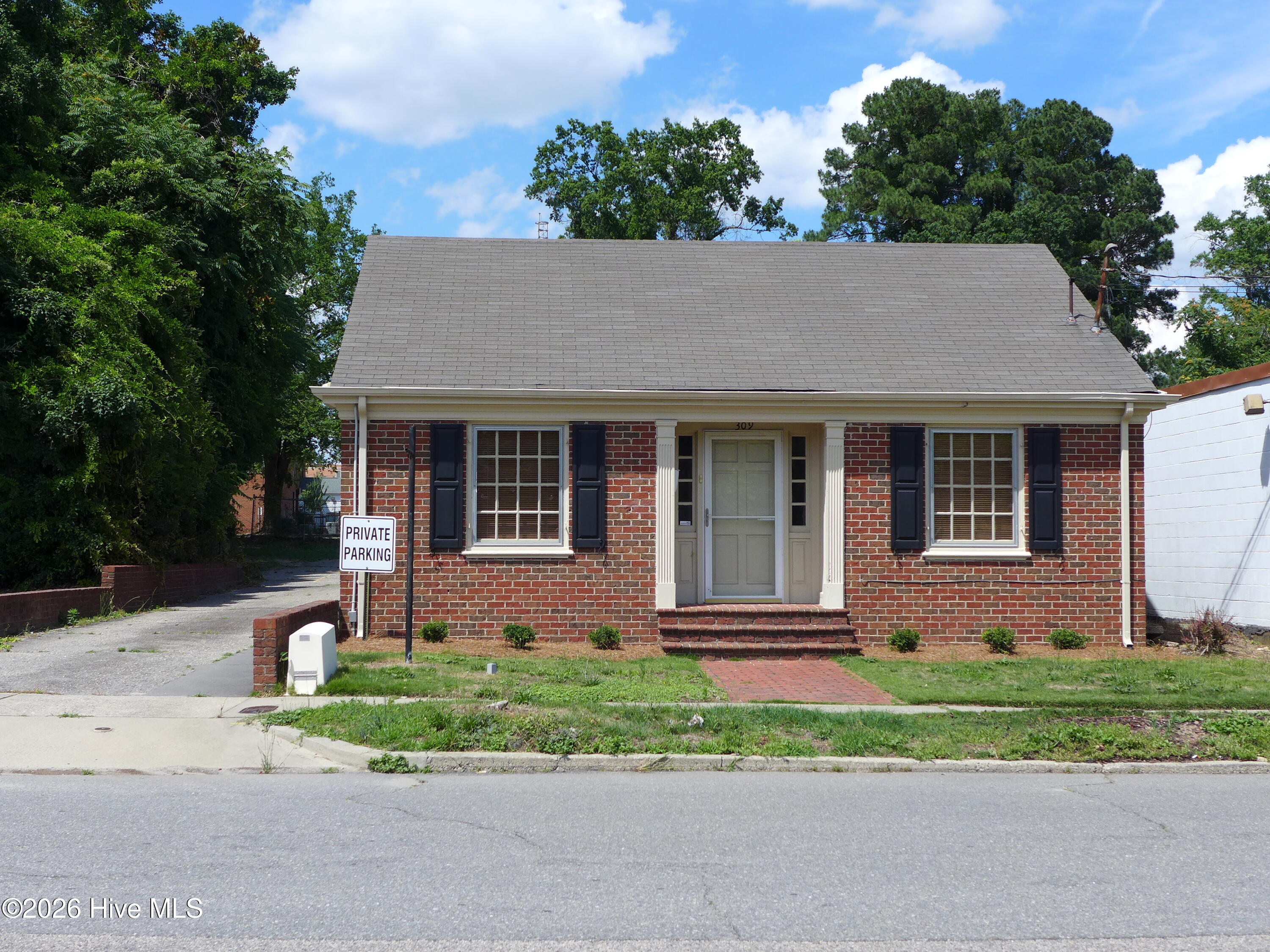 309 E Walnut Street Property Photo 1