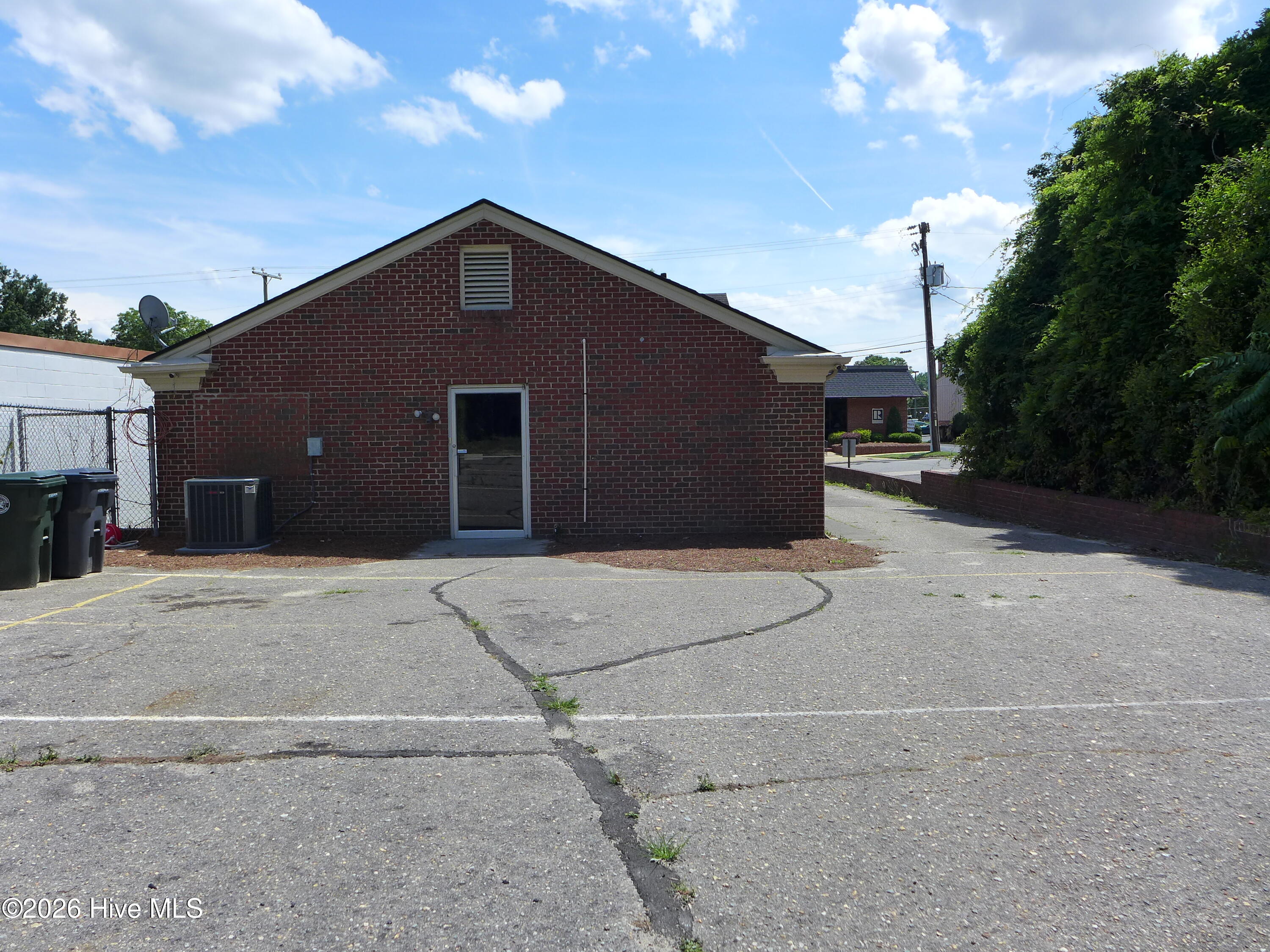 309 E Walnut Street Property Photo 3