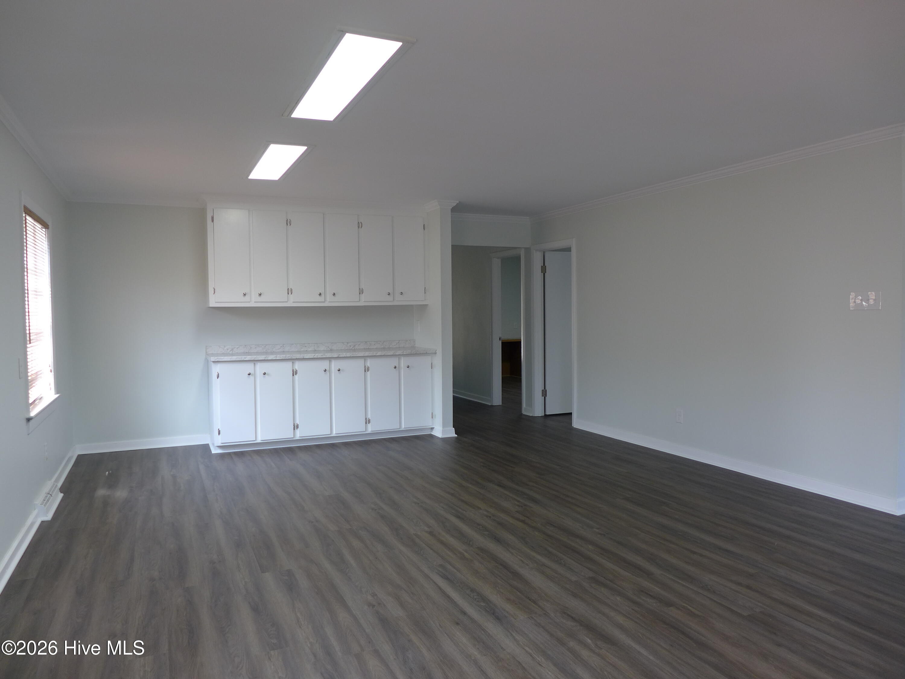 309 E Walnut Street Property Photo 6