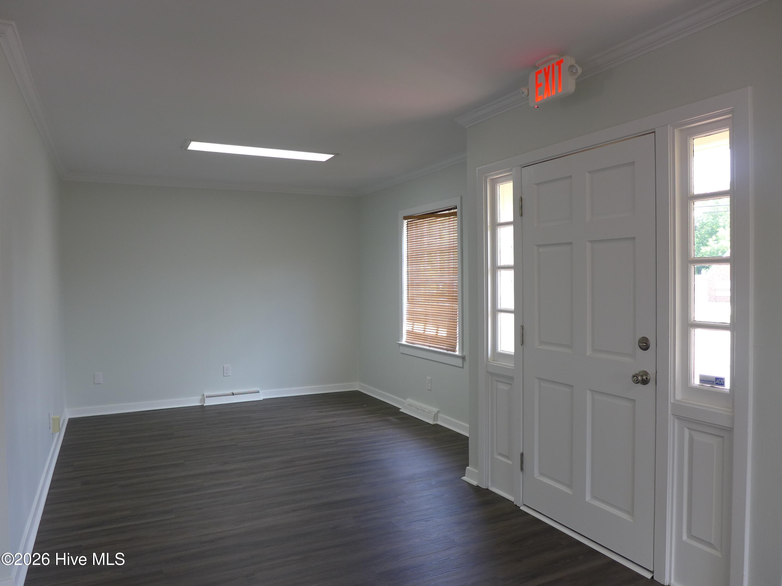 309 E Walnut Street Property Photo 7