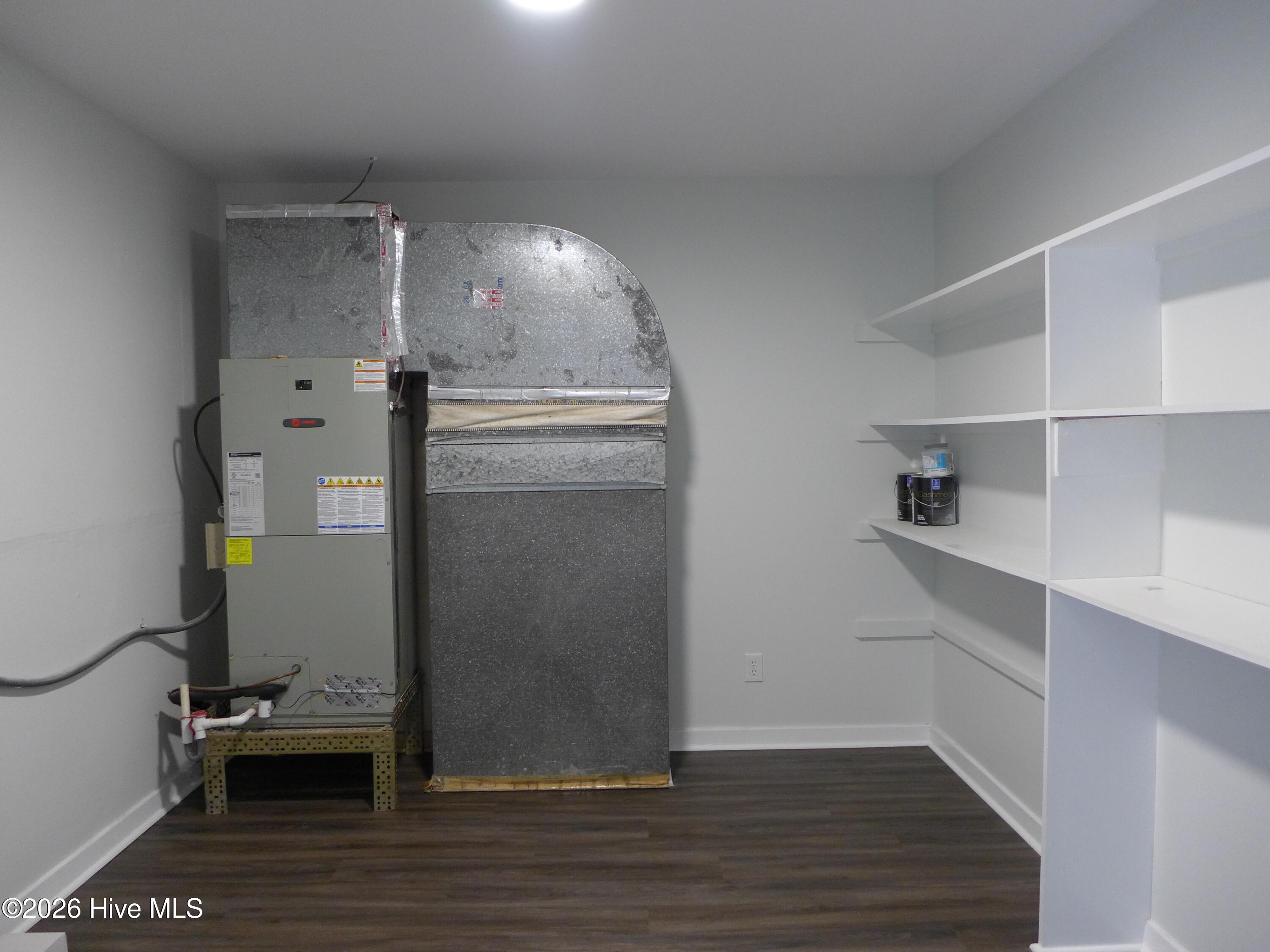 309 E Walnut Street Property Photo 16