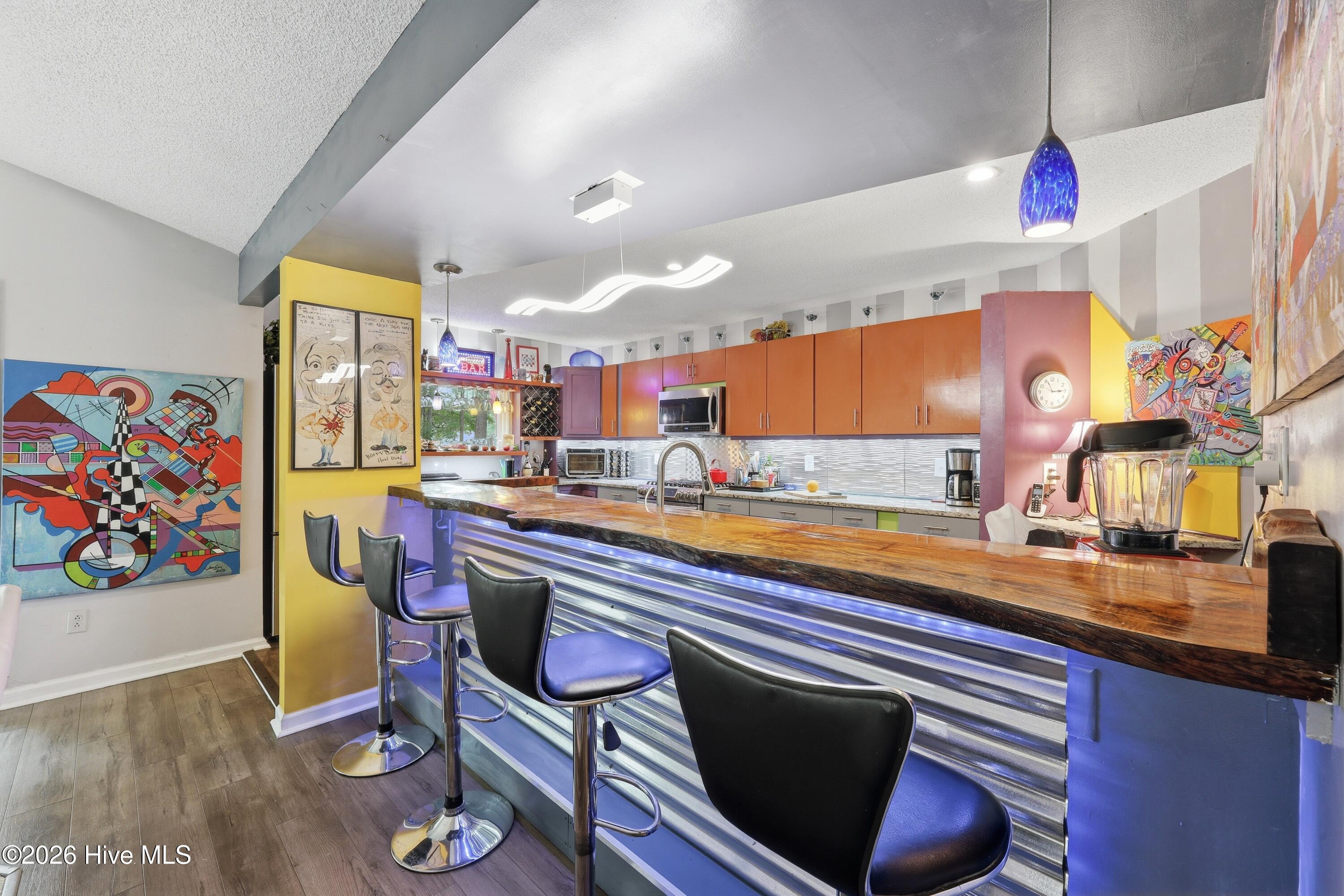 6015 Club House Drive Property Photo 14