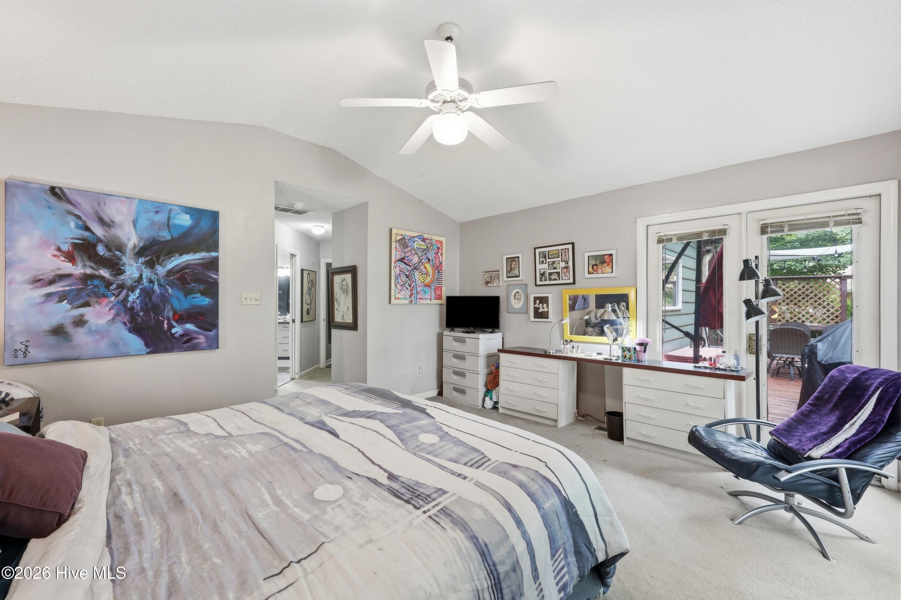 6015 Club House Drive Property Photo 19