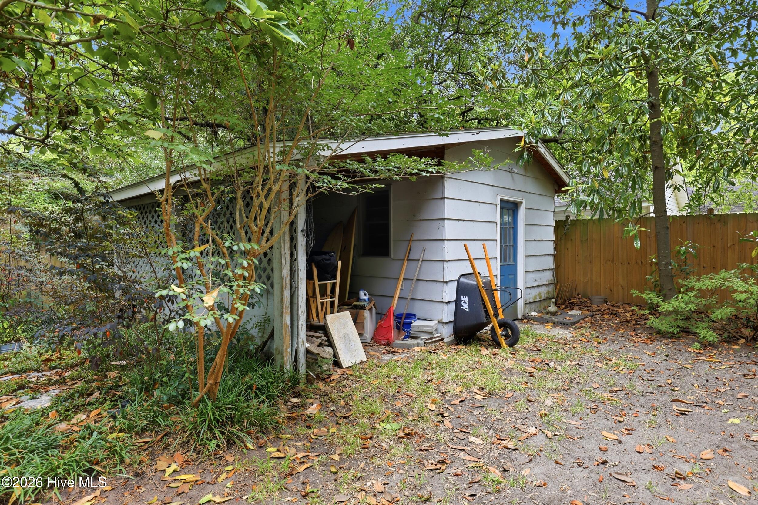 210 Northern Boulevard Property Photo 45
