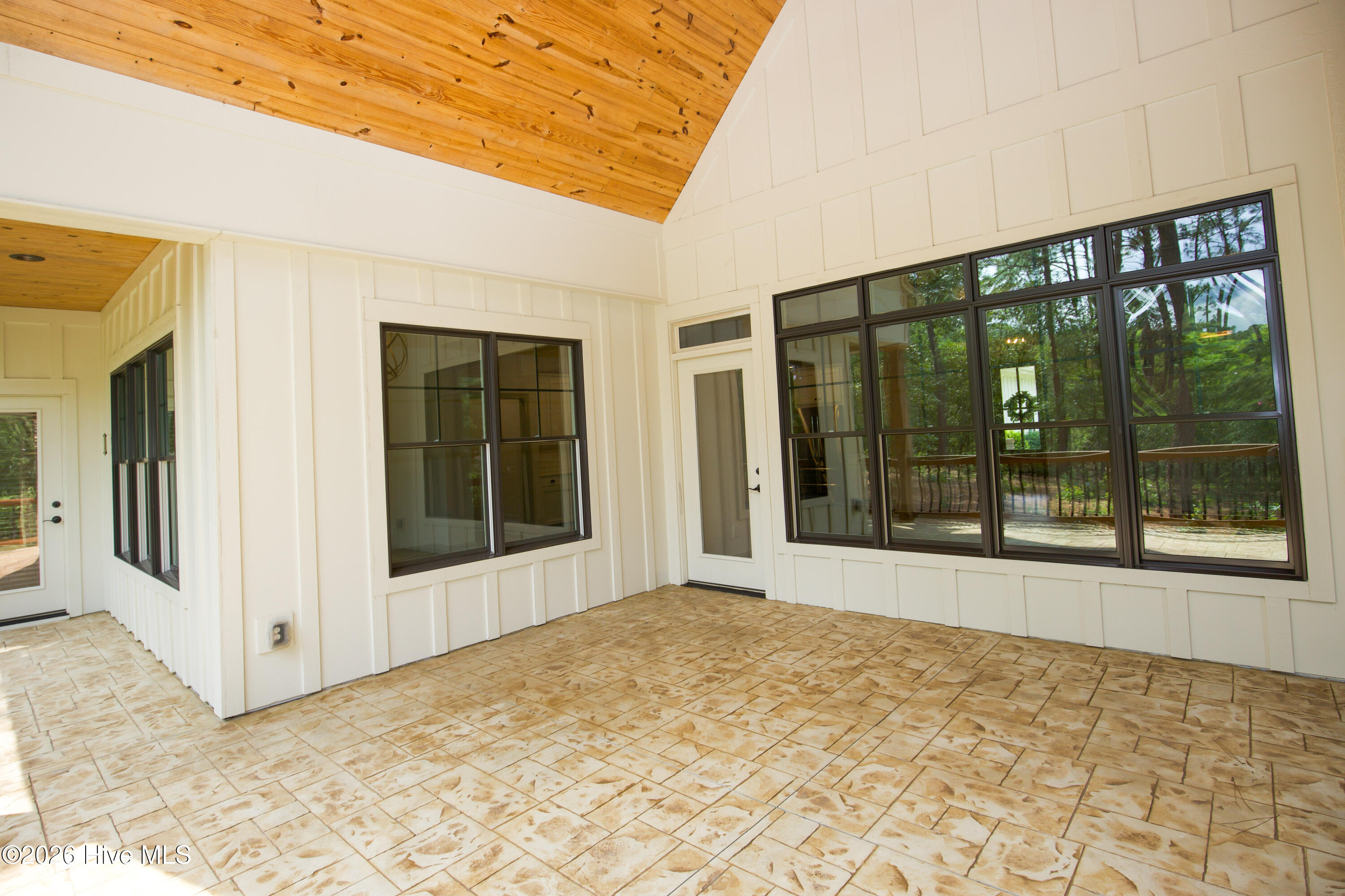 102 Greystones Court Property Photo 25