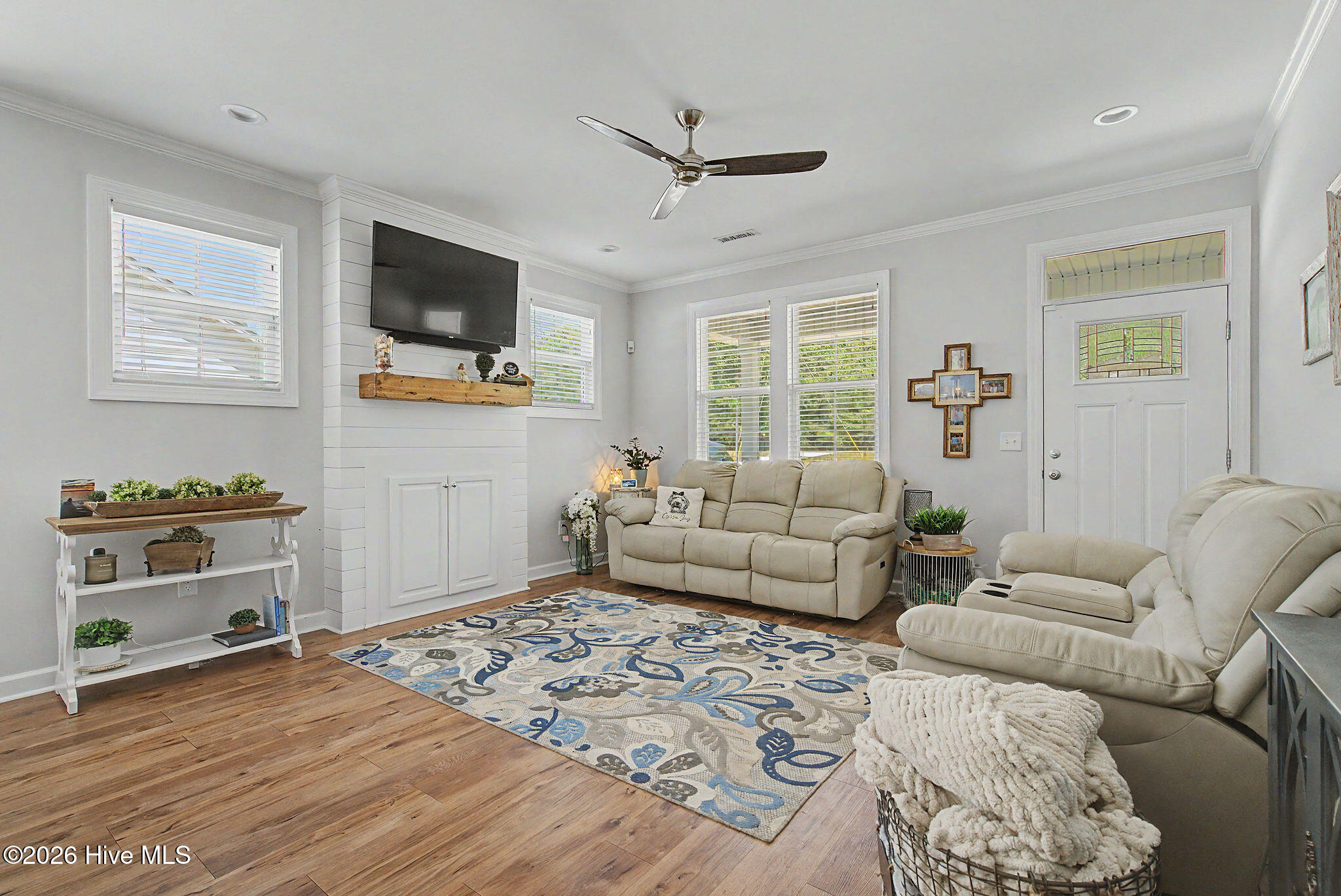 313 W Northern Boulevard Property Photo 4