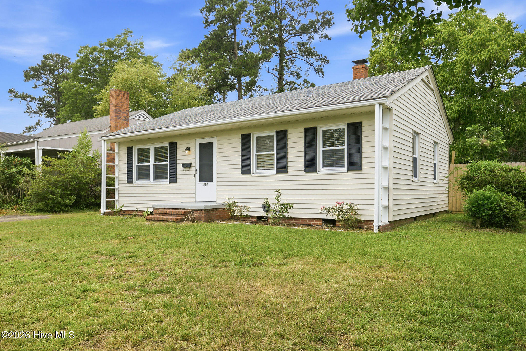 521 Thomas Avenue Property Photo 2