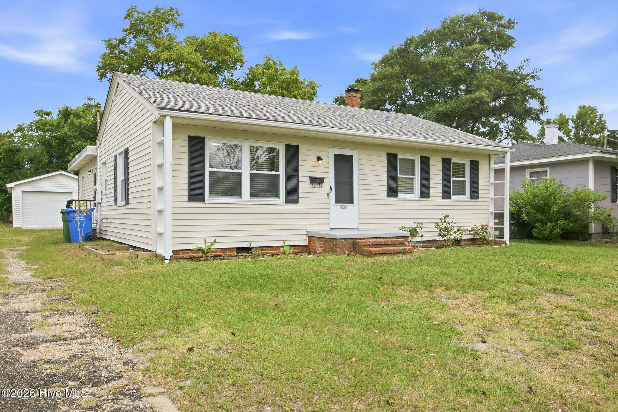 521 Thomas Avenue Property Photo 3