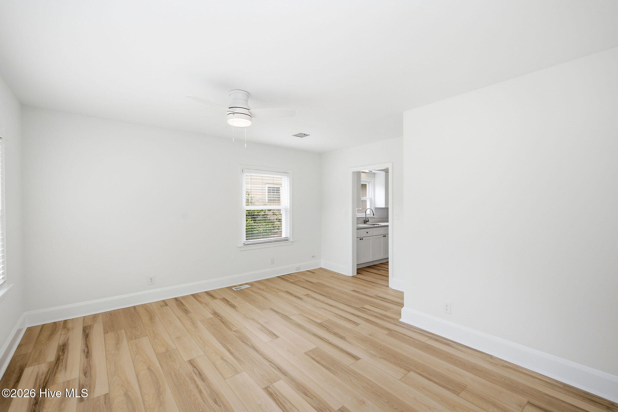 521 Thomas Avenue Property Photo 6