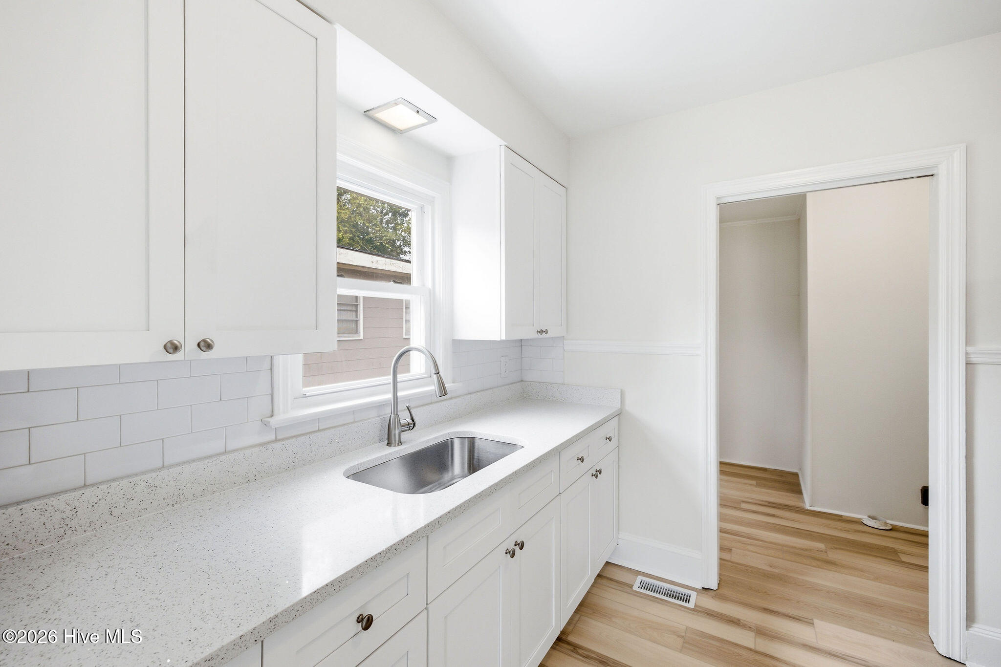 521 Thomas Avenue Property Photo 7