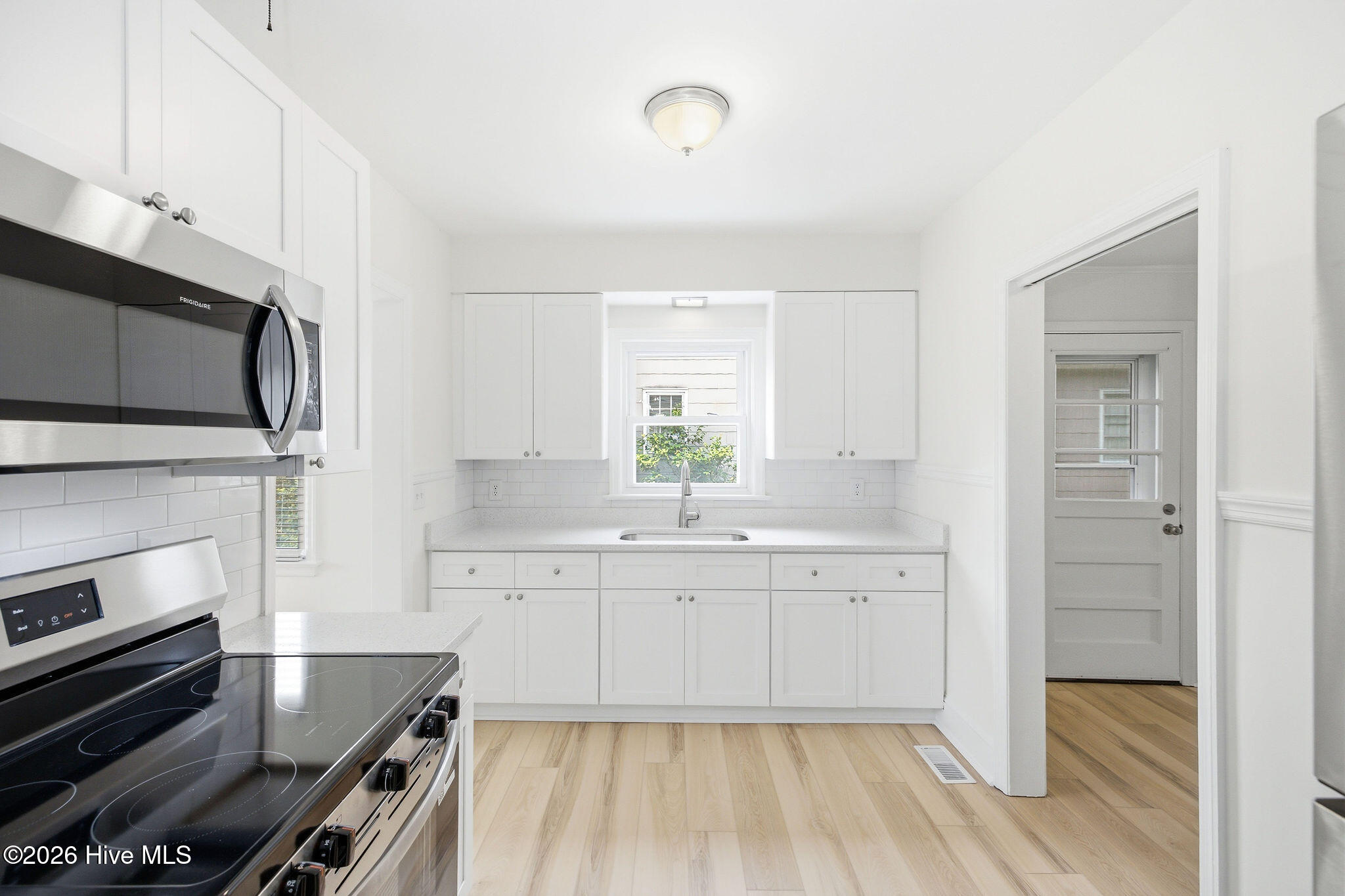 521 Thomas Avenue Property Photo 8