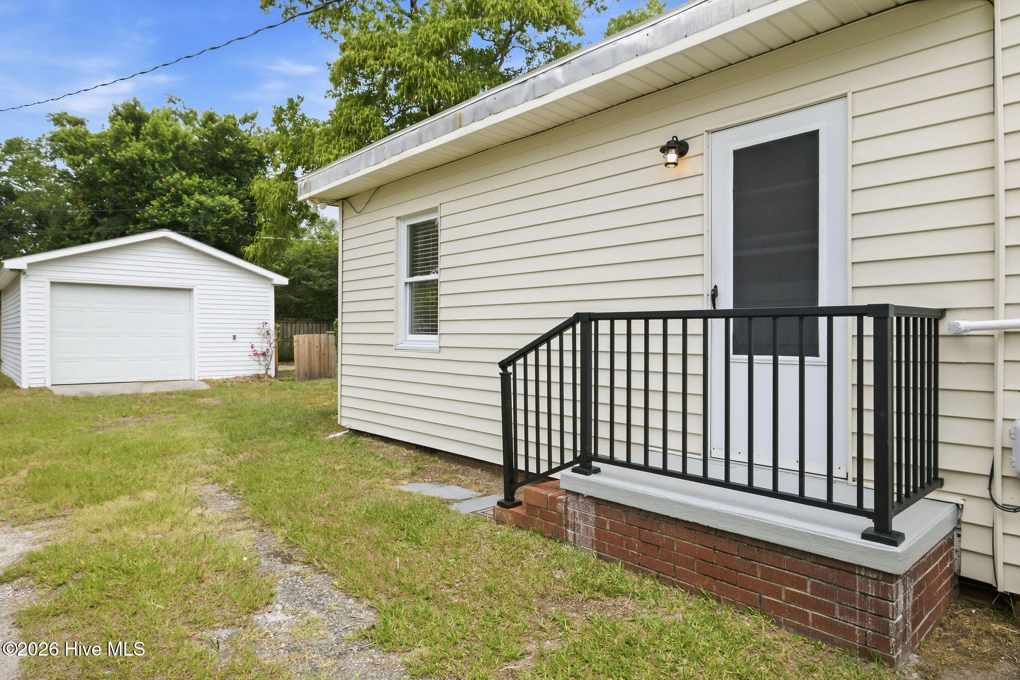 521 Thomas Avenue Property Photo 25