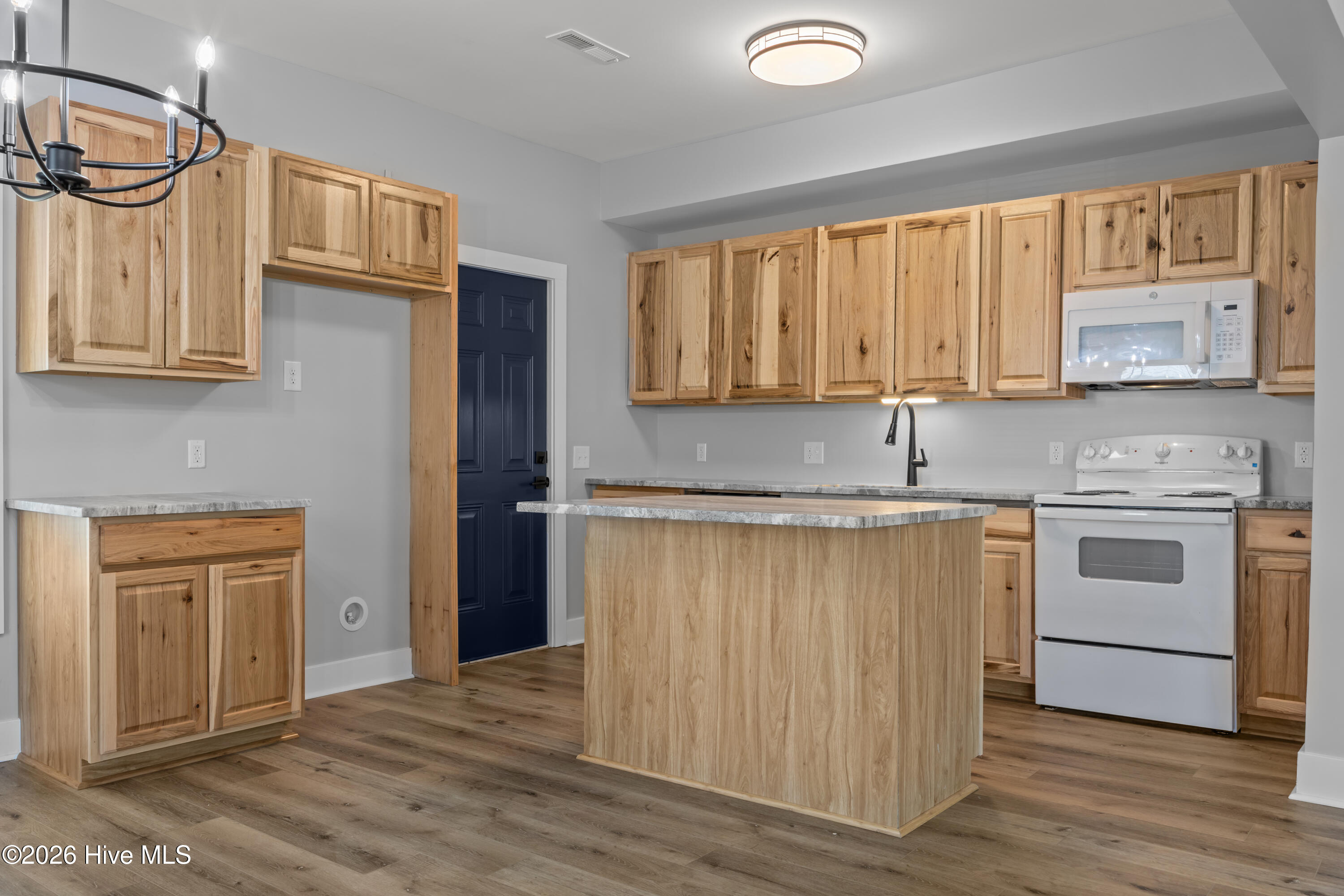 723 N Market Street Property Photo 12