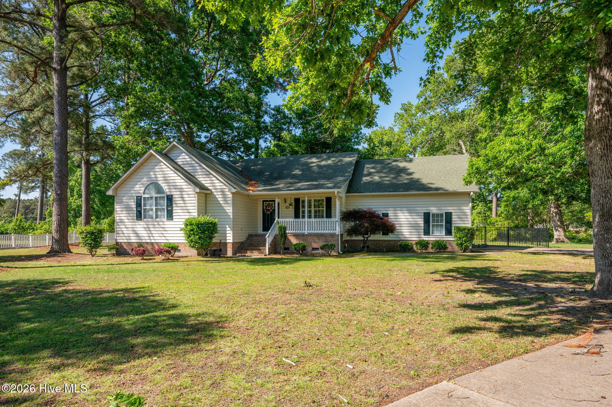 100 Savannah Avenue Property Photo 1
