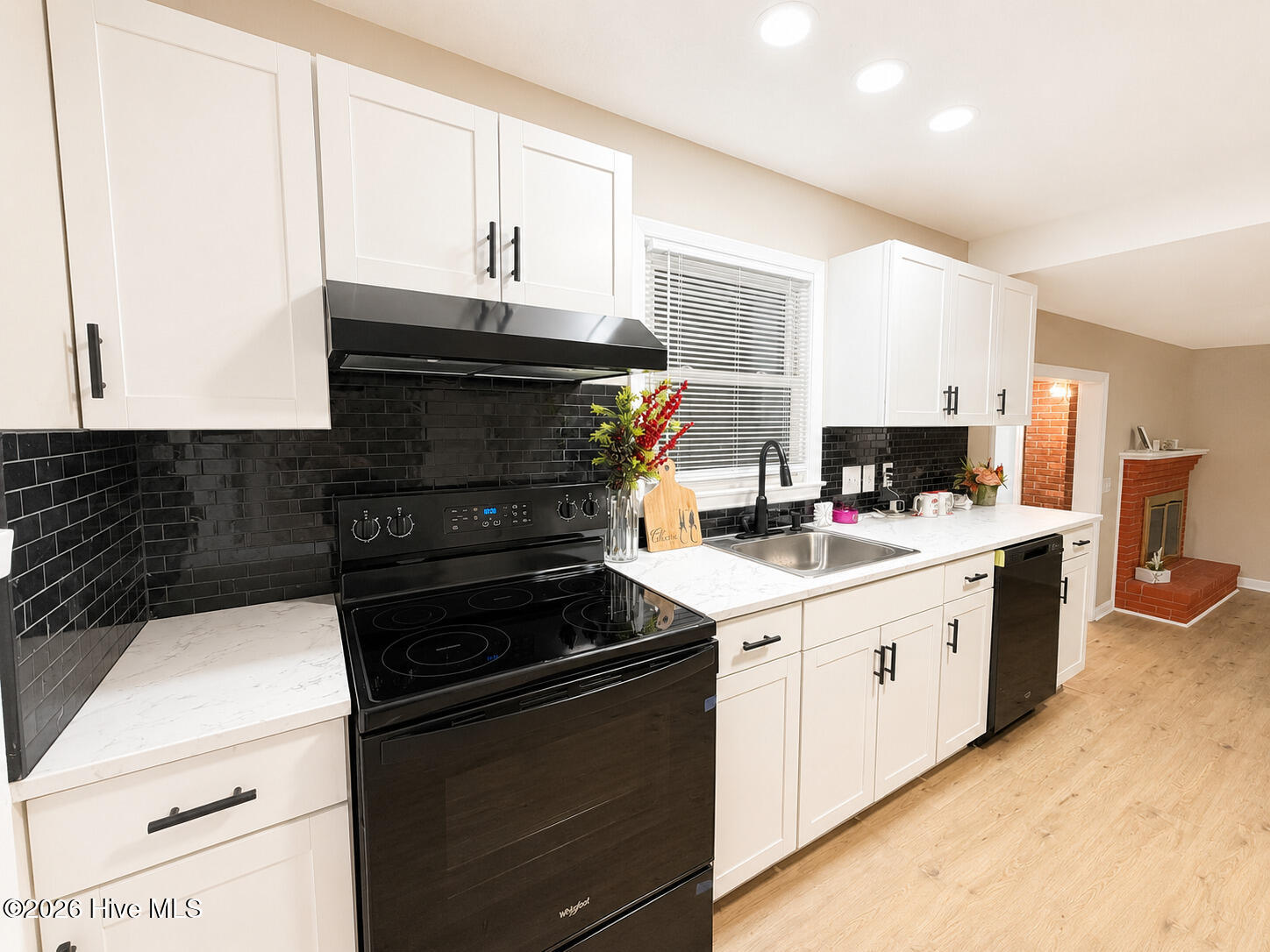 3202 College Road S Property Photo 17