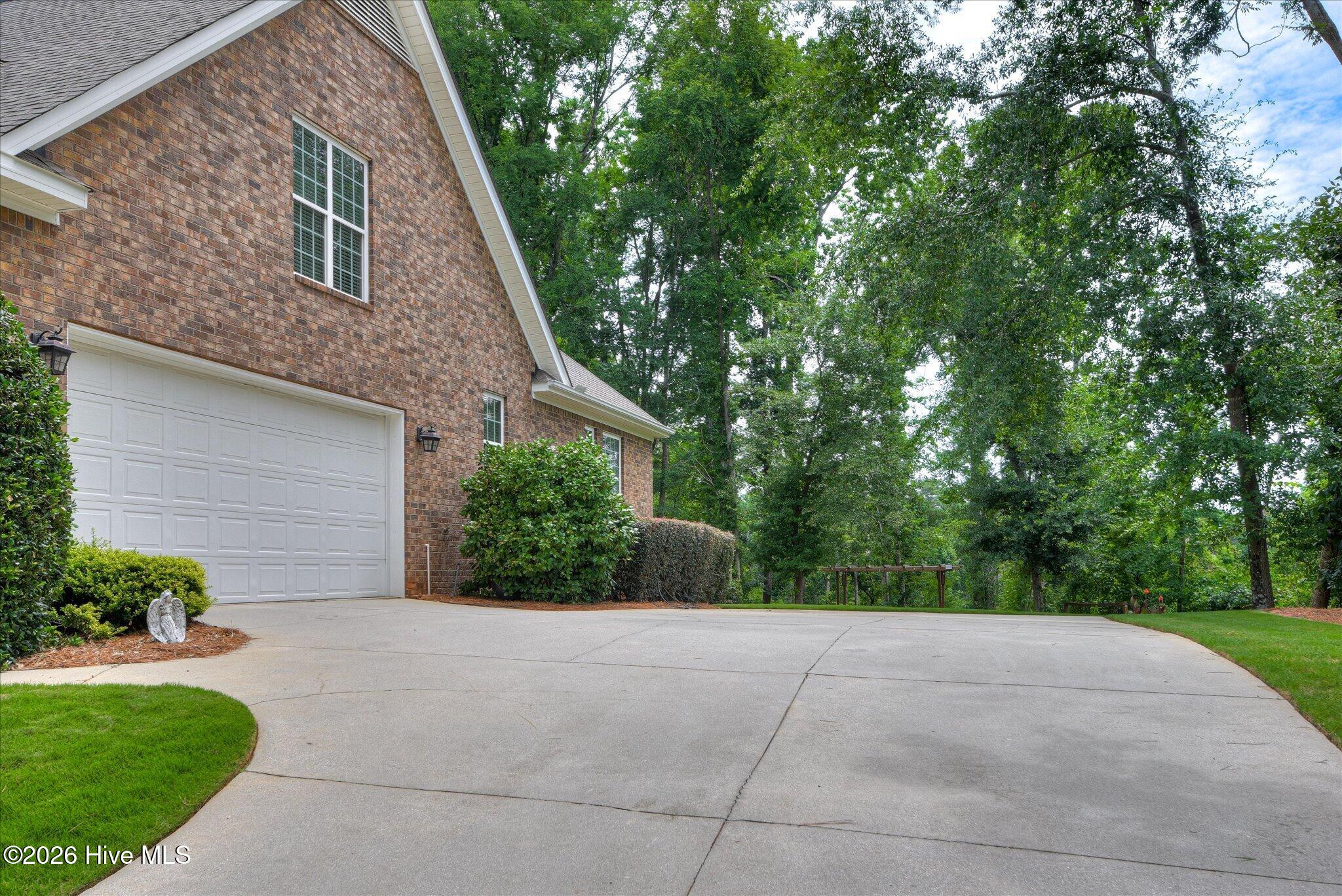 211 River Wind Drive Property Photo 4
