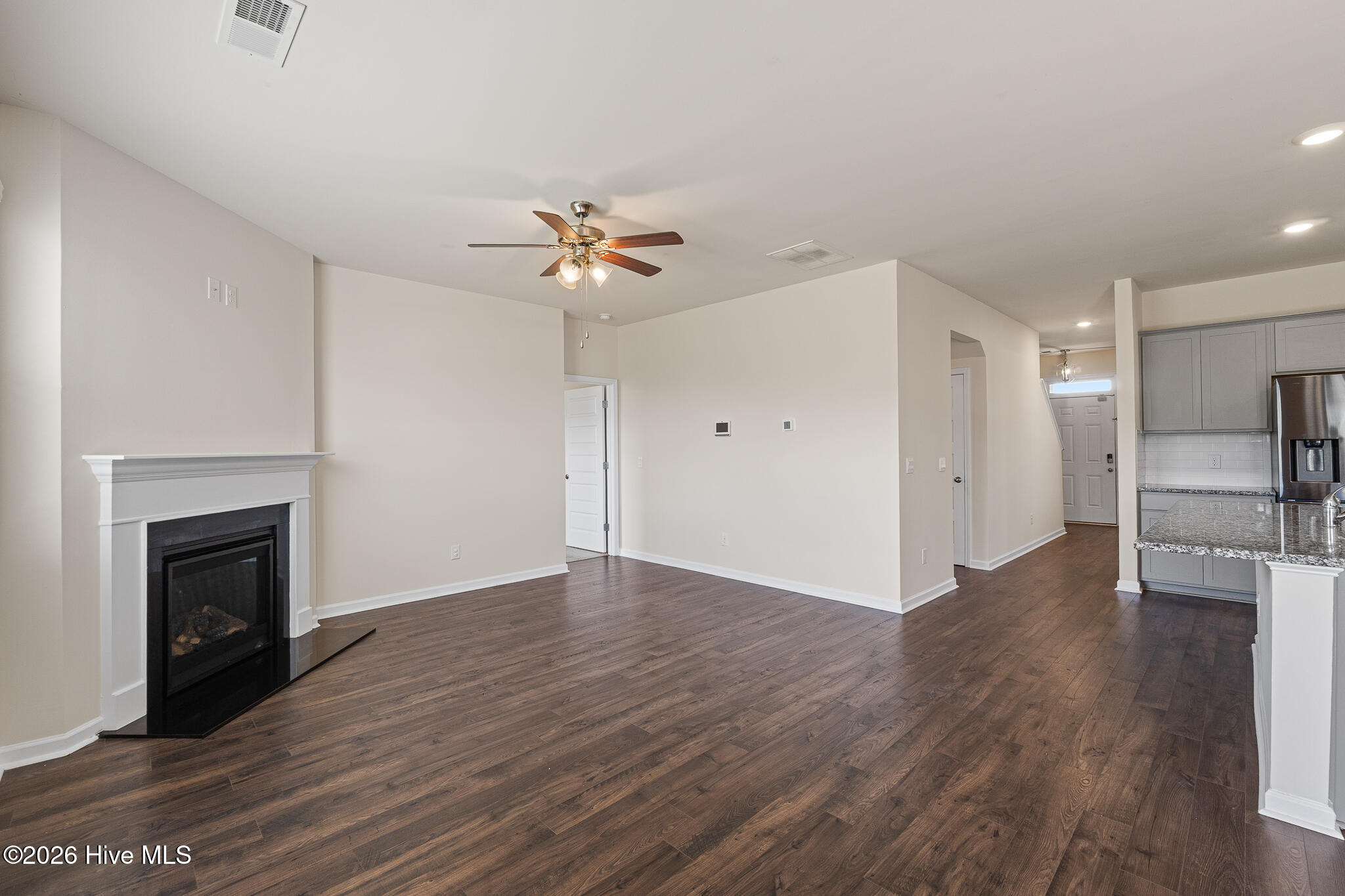 3262 Carmine Avenue Property Photo 5