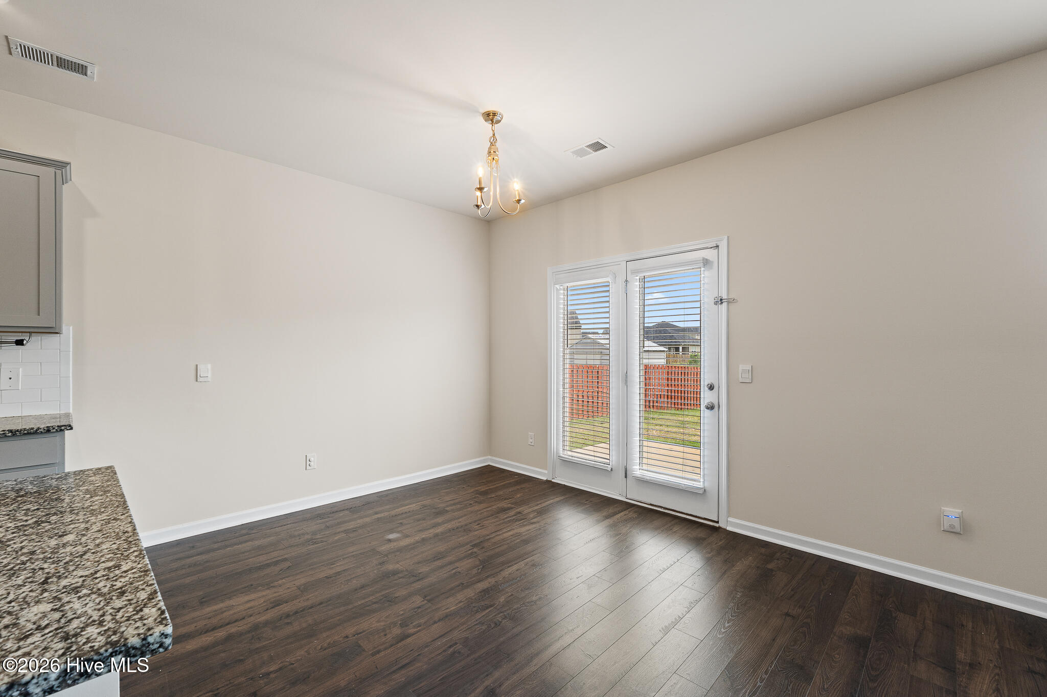 3262 Carmine Avenue Property Photo 9