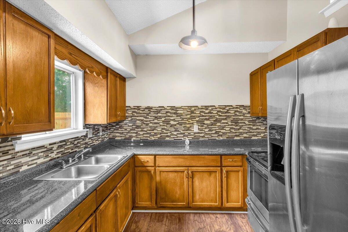 2039 Foxhorn Road Property Photo 11