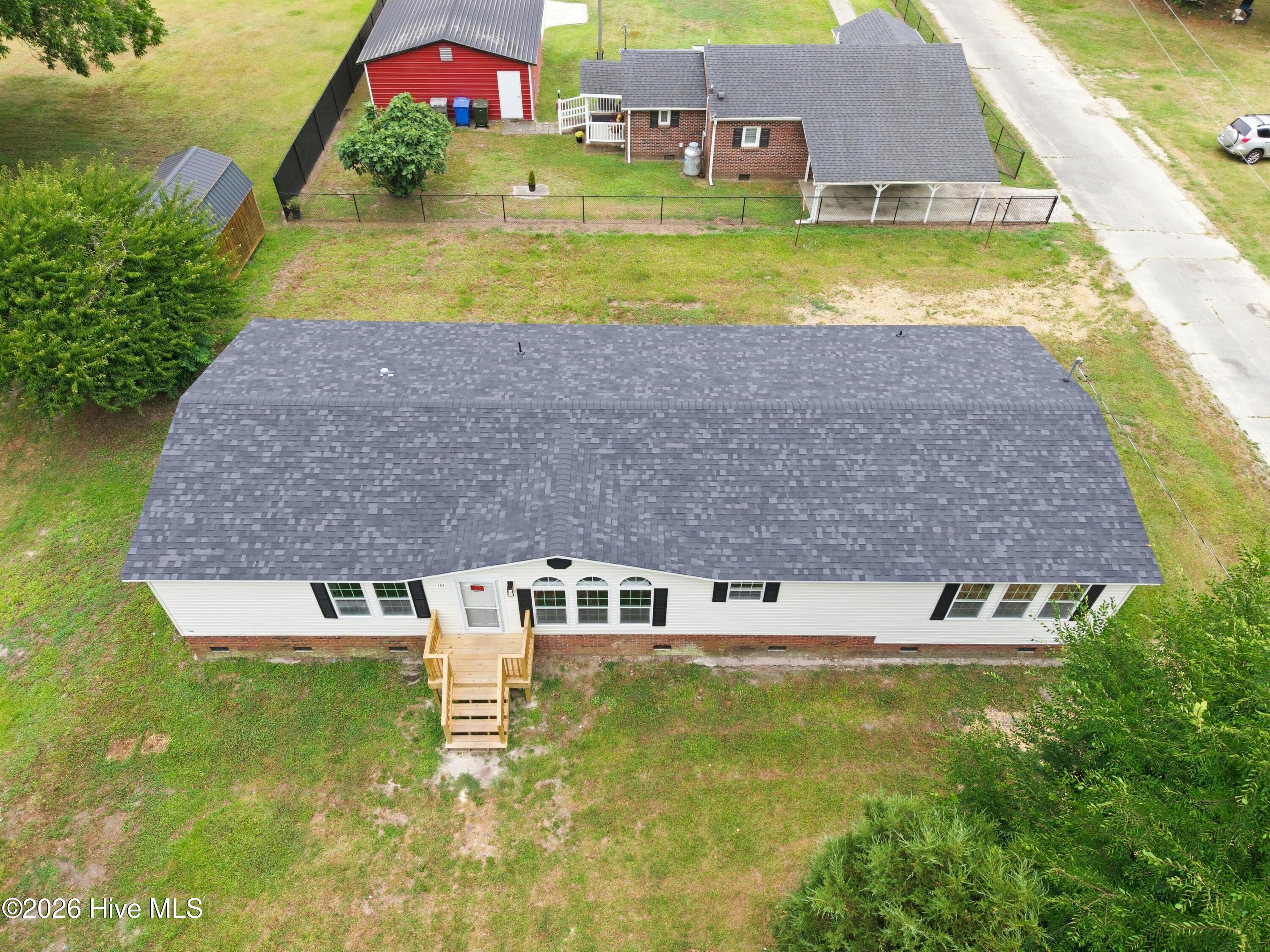 107 W Robertson Street Property Photo 3