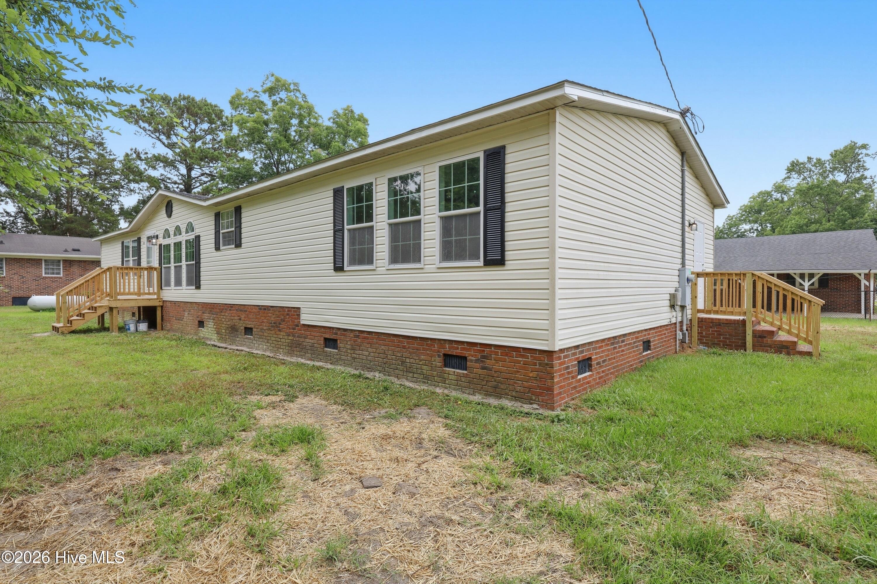 107 W Robertson Street Property Photo 9