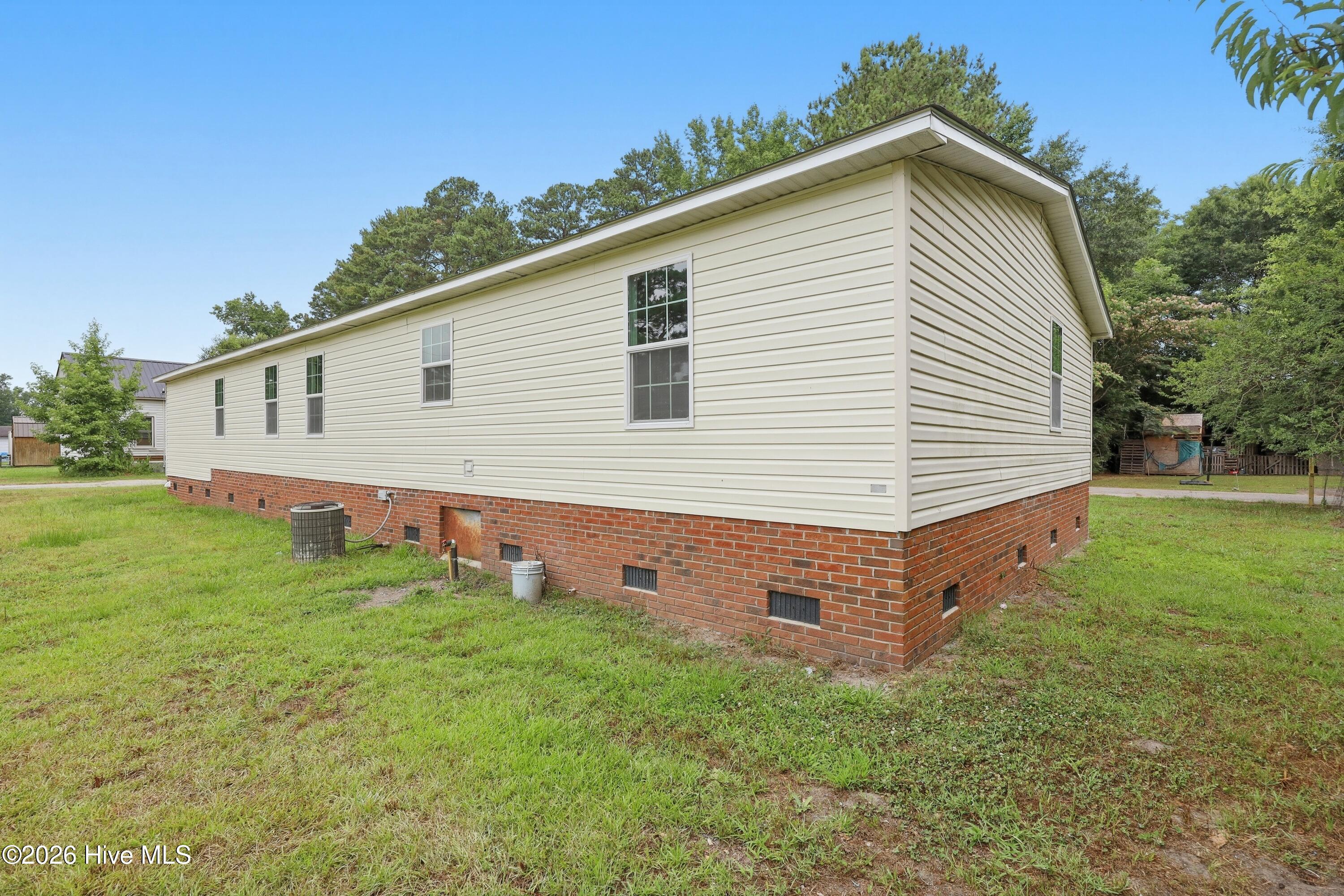 107 W Robertson Street Property Photo 12