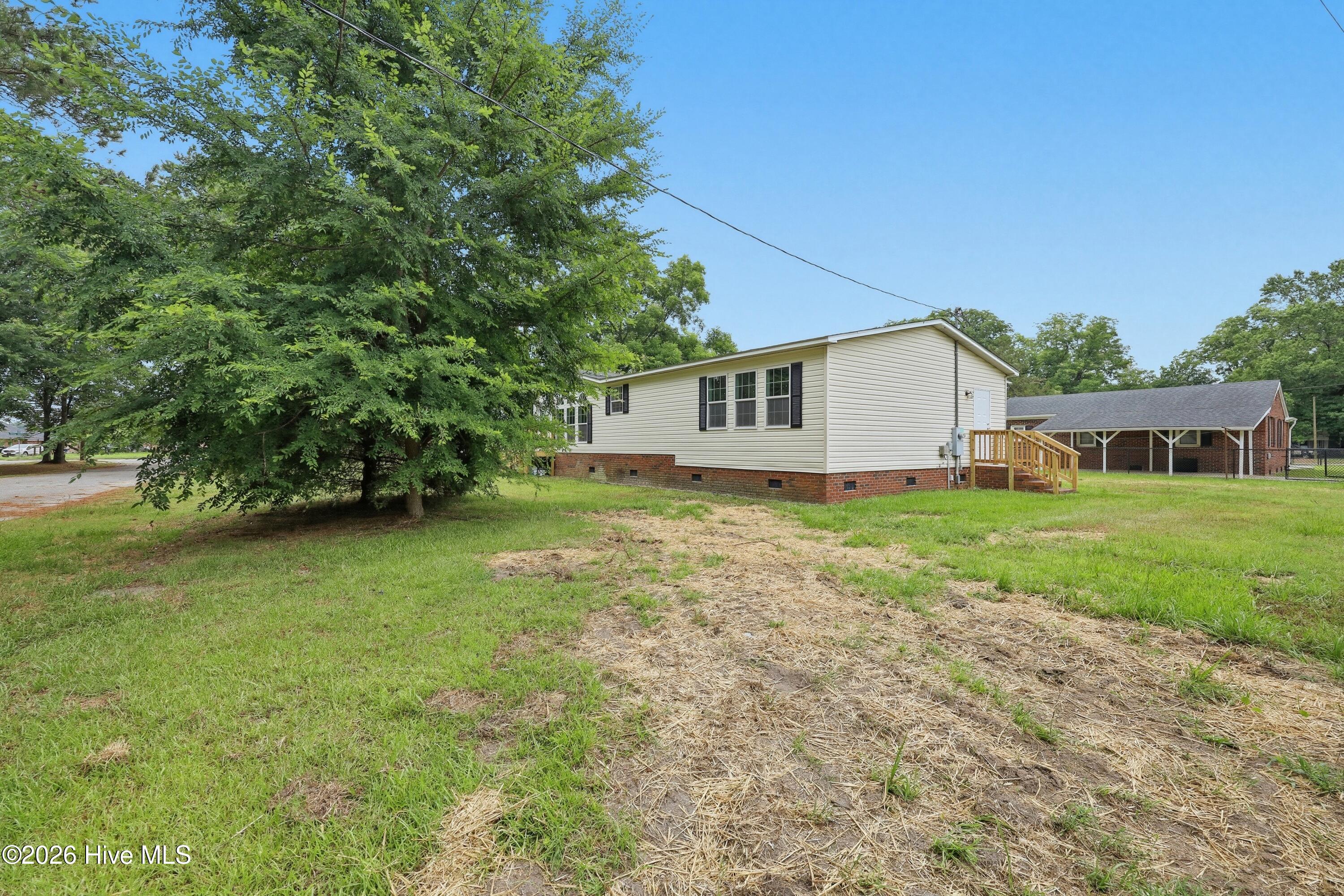 107 W Robertson Street Property Photo 15