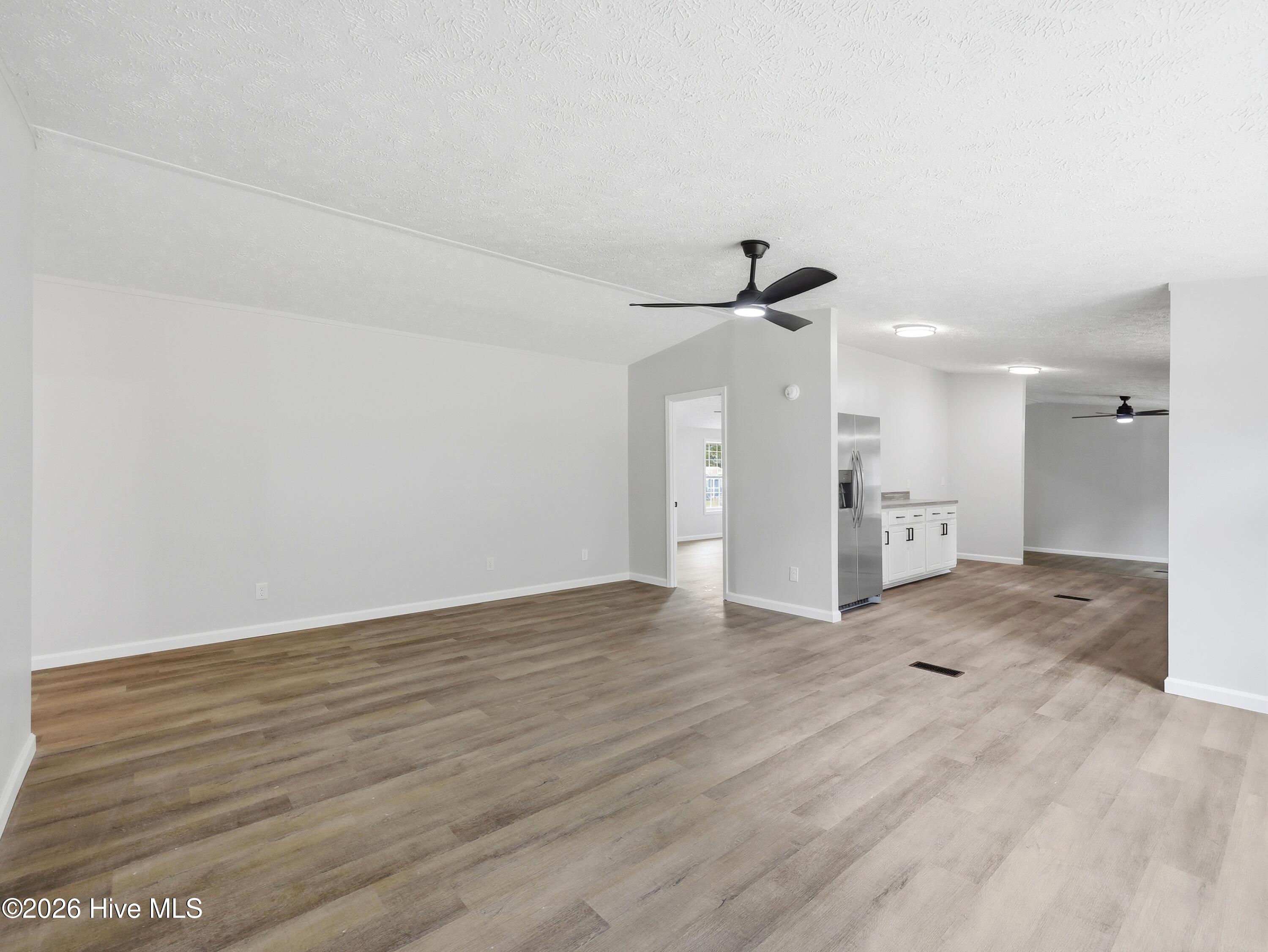 107 W Robertson Street Property Photo 17